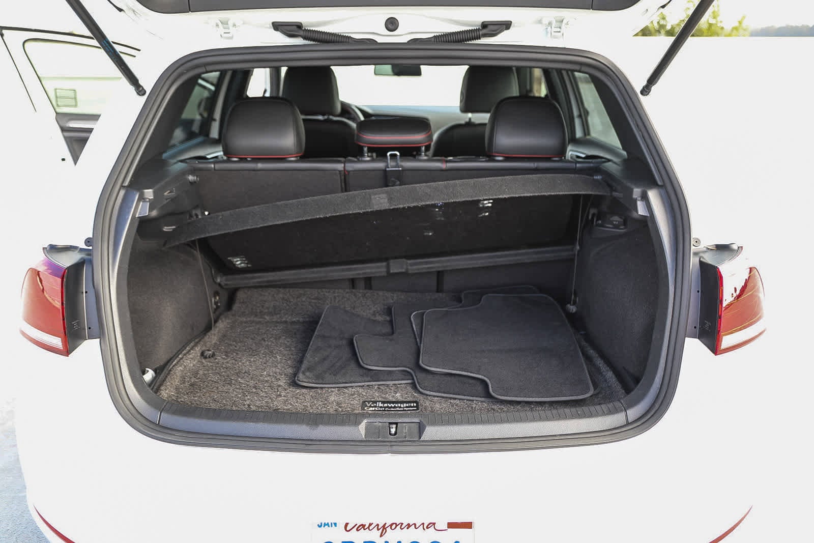 Thumbnail: 2018 Volkswagen Golf - 24