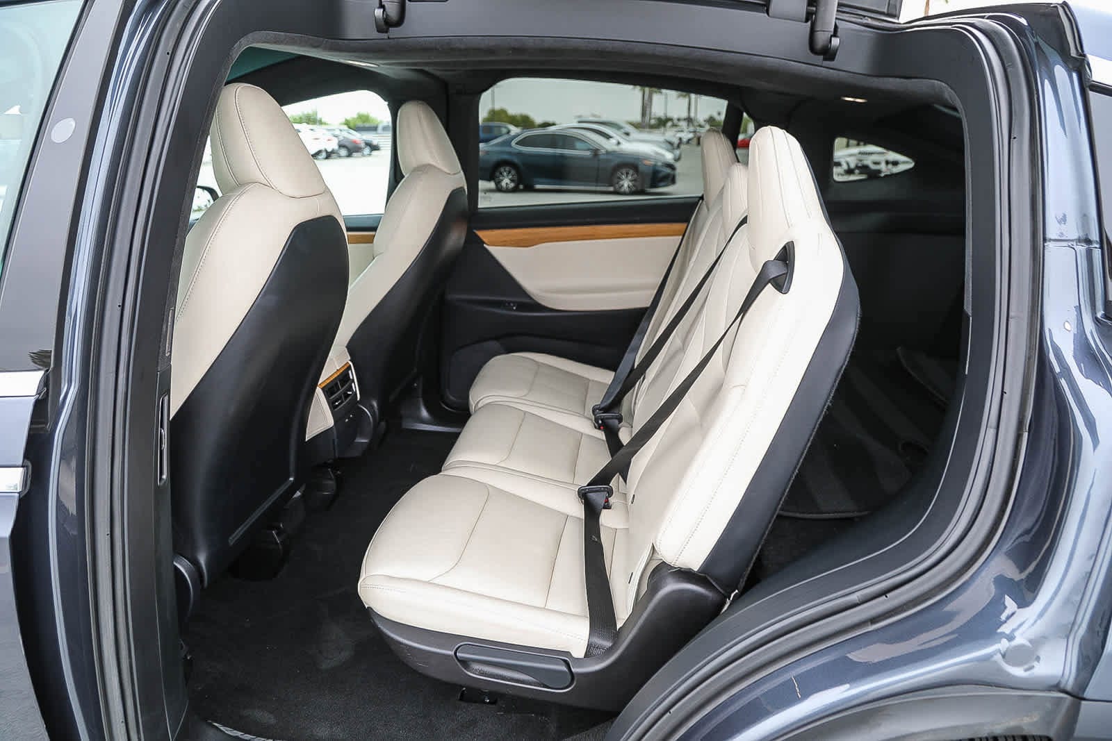 Thumbnail: 2020 Tesla Model X - 18