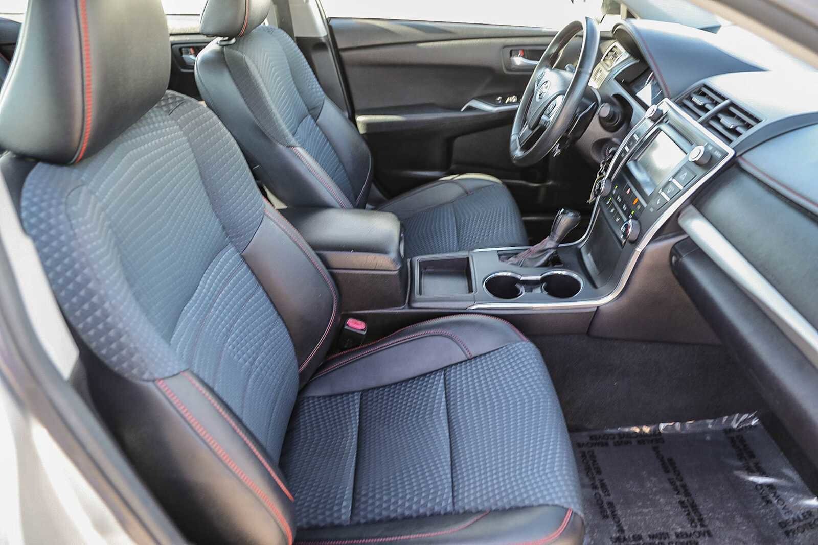 Thumbnail: 2015 Toyota Camry - 16