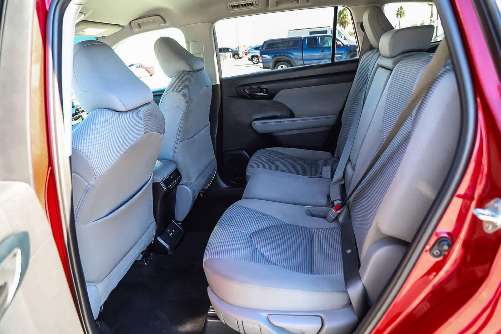 Thumbnail: 2020 Toyota Highlander - 18