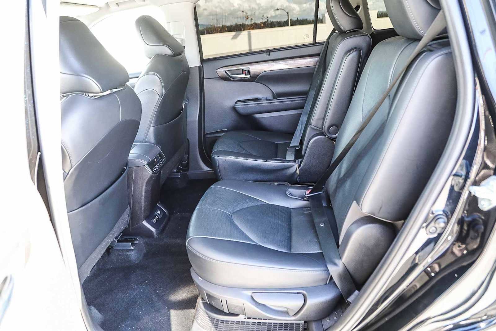 Thumbnail: 2021 Toyota Highlander - 17