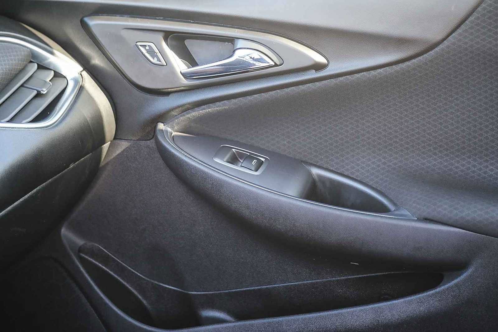 Thumbnail: 2020 Chevrolet Malibu - 21