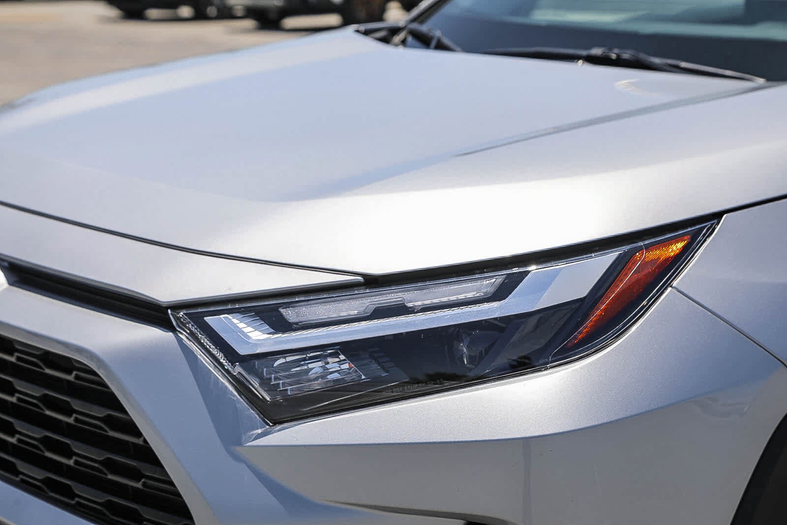 2025 Toyota RAV4 XLE - Photo 9