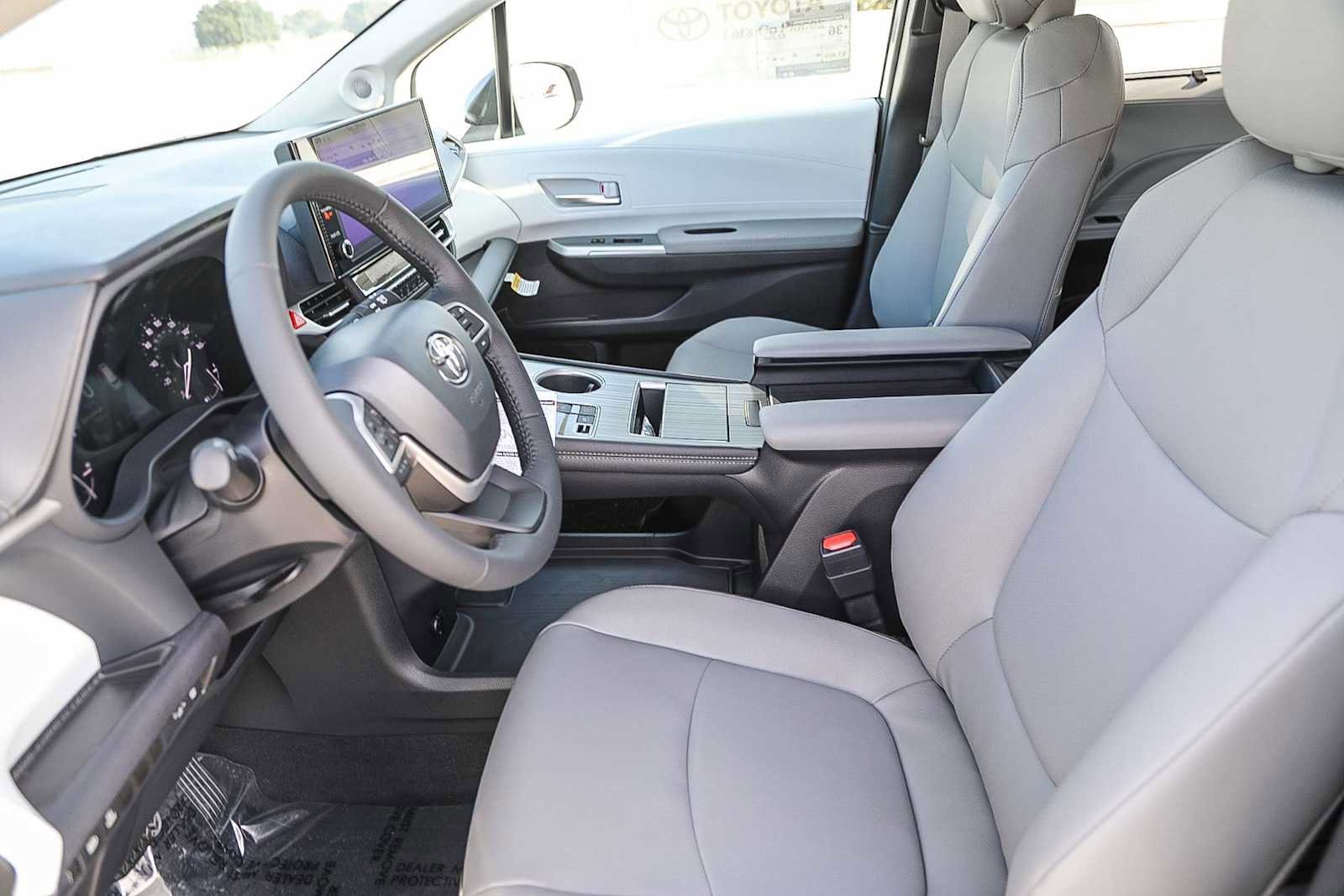 Thumbnail: 2025 Toyota Sienna - 16