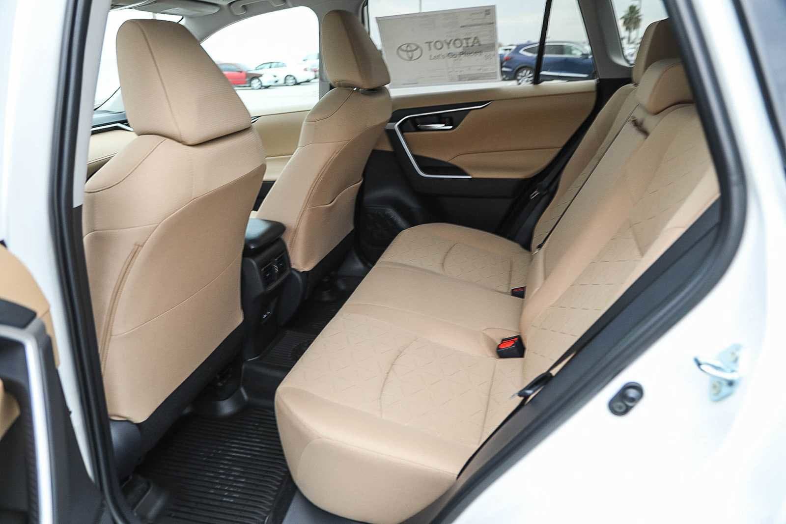 Thumbnail: 2025 Toyota RAV4 - 20