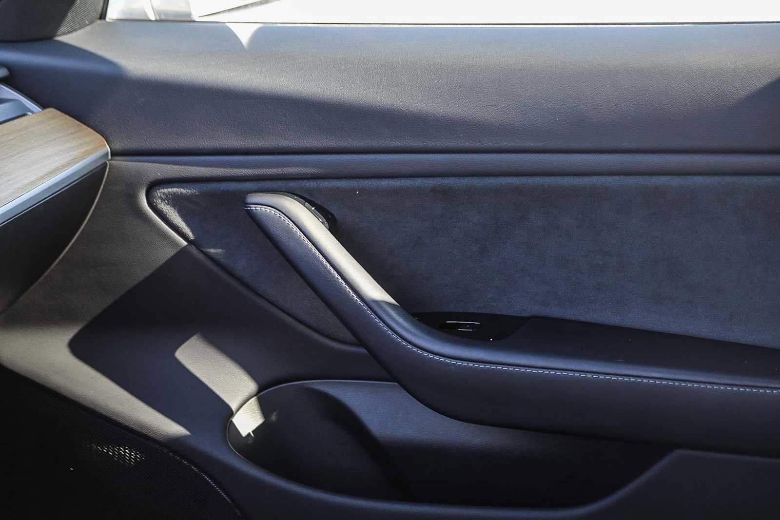 Thumbnail: 2018 Tesla Model 3 - 20