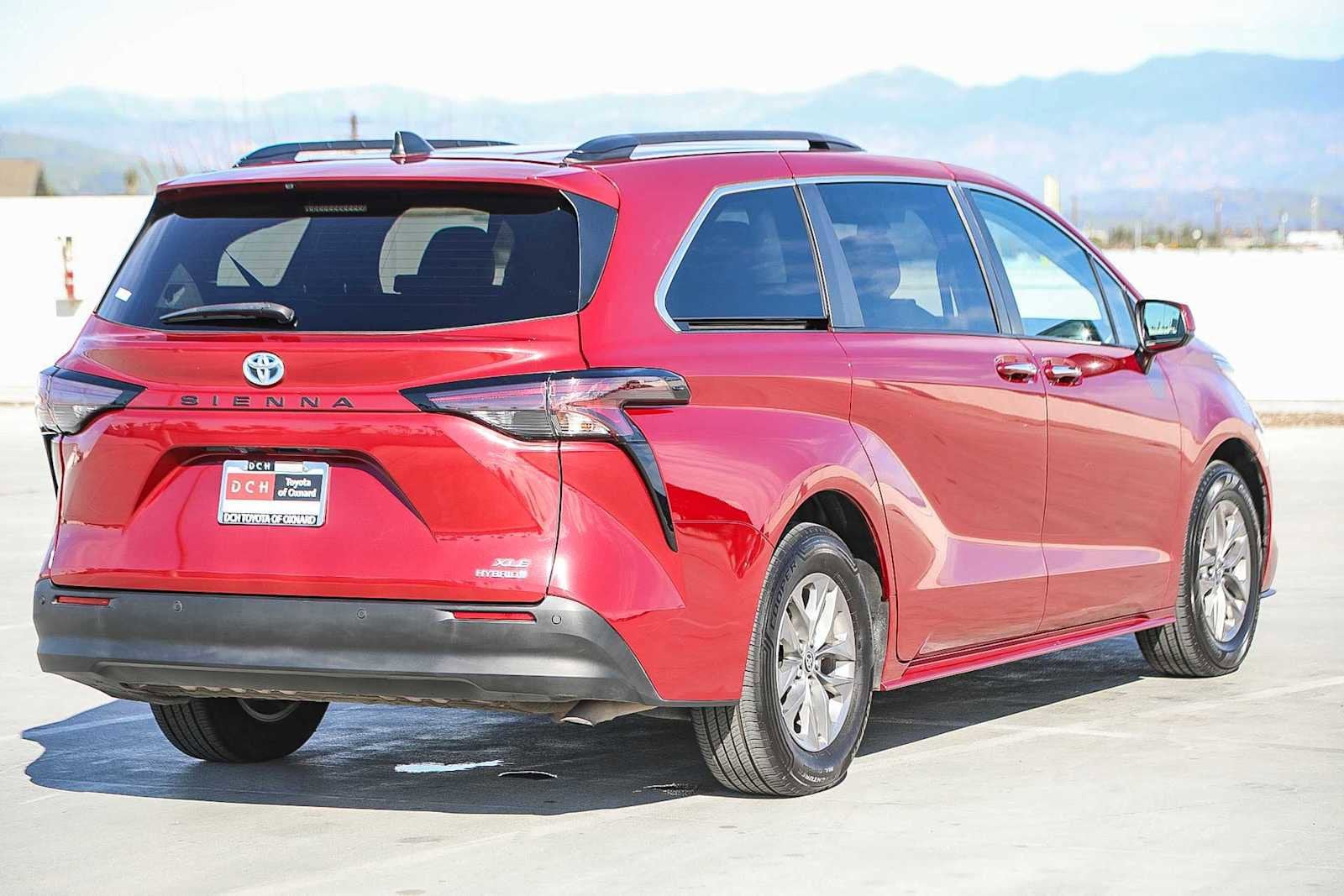 Thumbnail: 2023 Toyota Sienna - 5