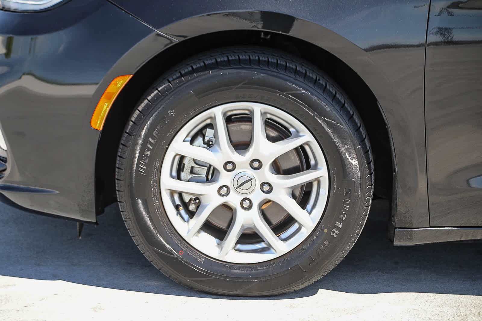 Thumbnail: 2022 Chrysler Pacifica - 10