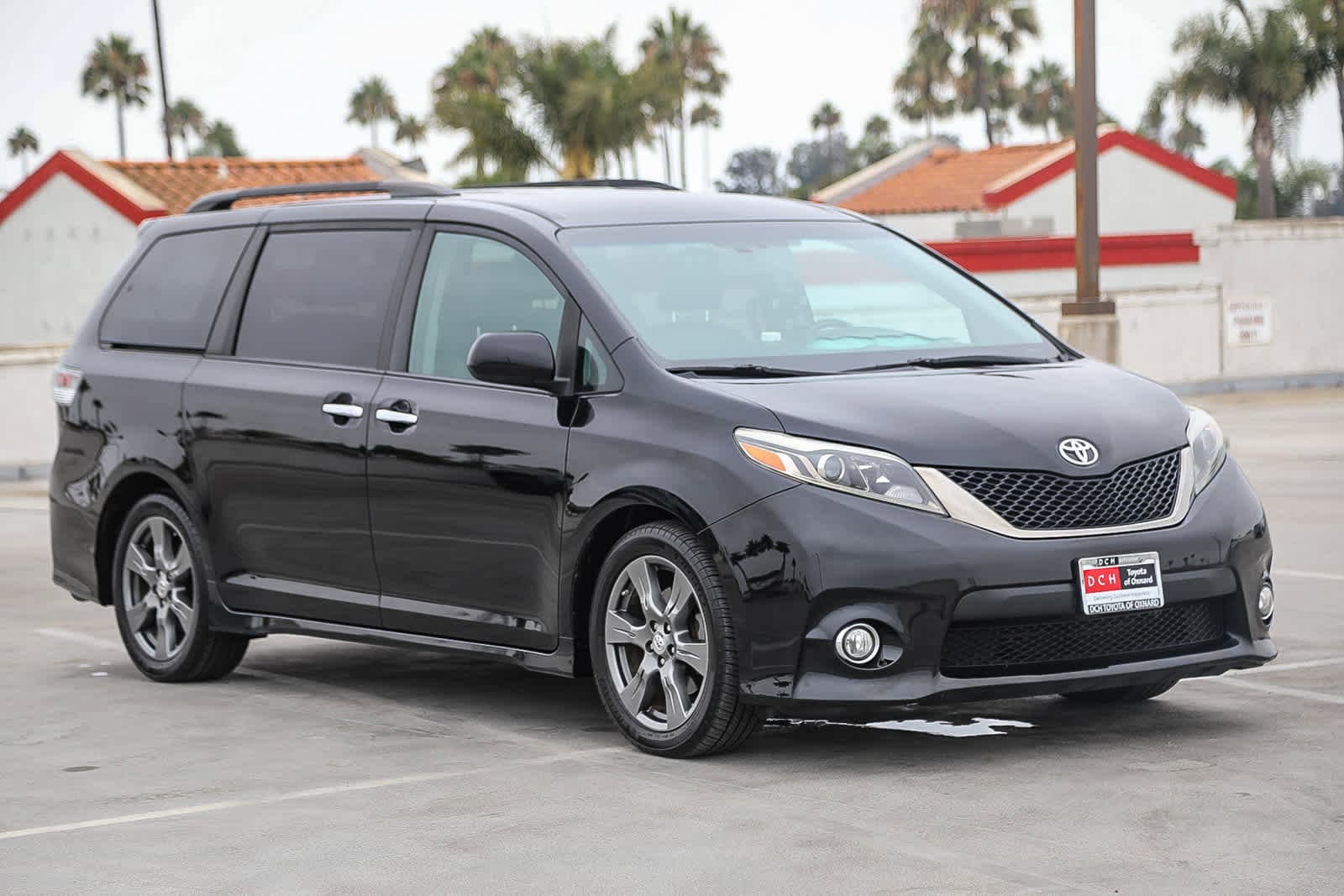 Thumbnail: 2017 Toyota Sienna - 3