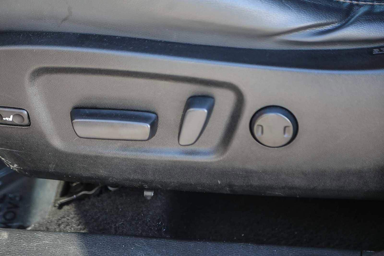 Thumbnail: 2016 Toyota Highlander - 20