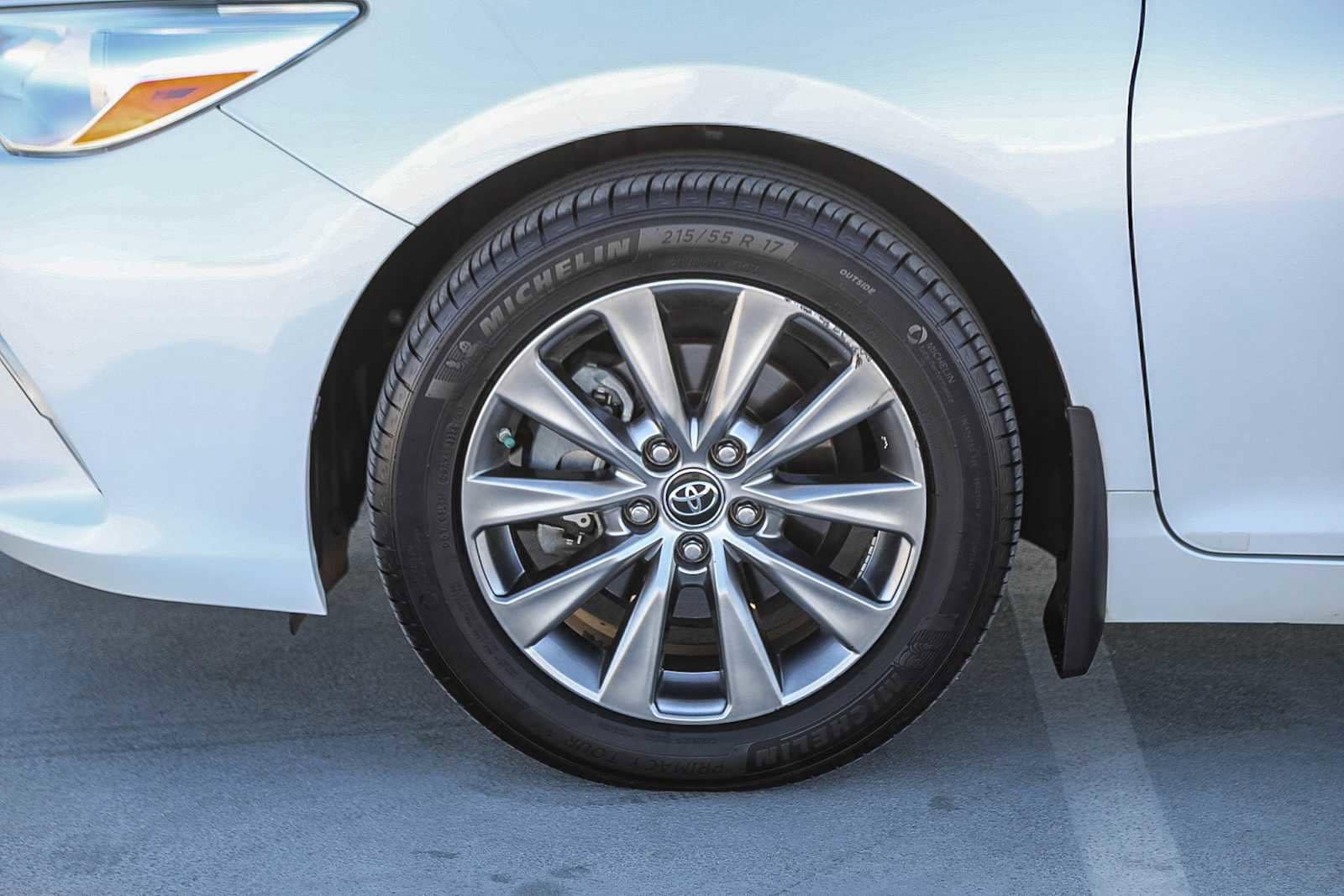 Thumbnail: 2017 Toyota Camry - 10