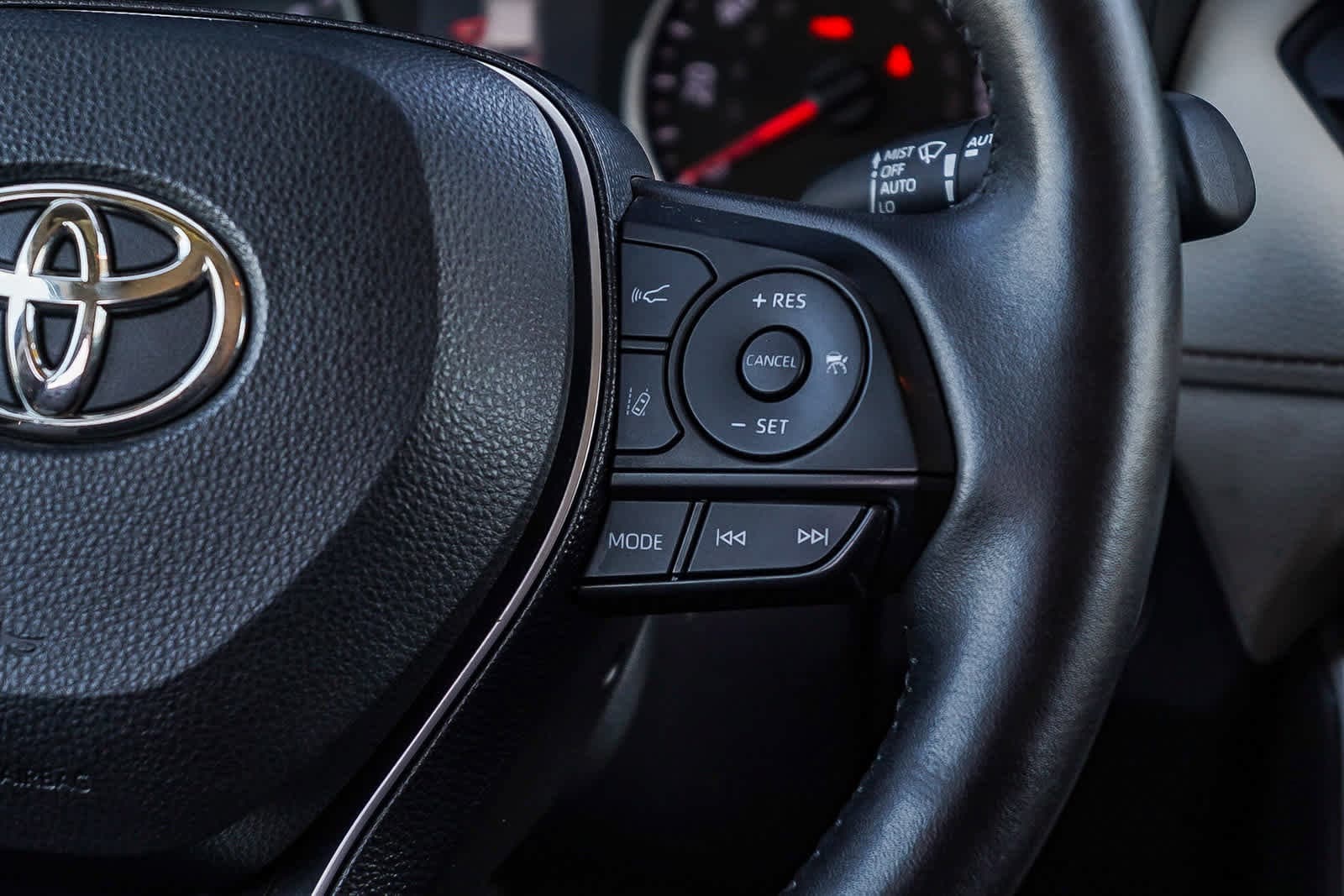 Thumbnail: 2020 Toyota RAV4 - 17