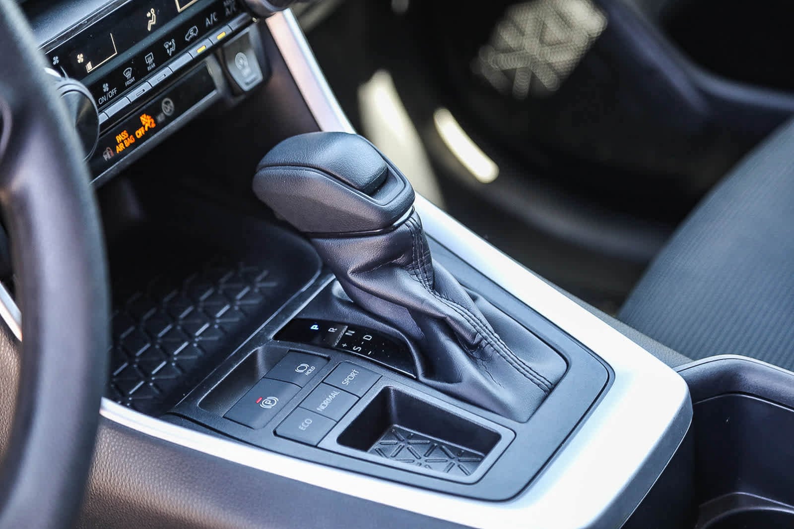 Thumbnail: 2025 Toyota RAV4 - 21