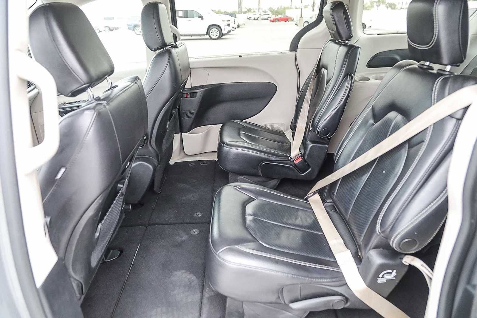 Thumbnail: 2022 Chrysler Pacifica - 18