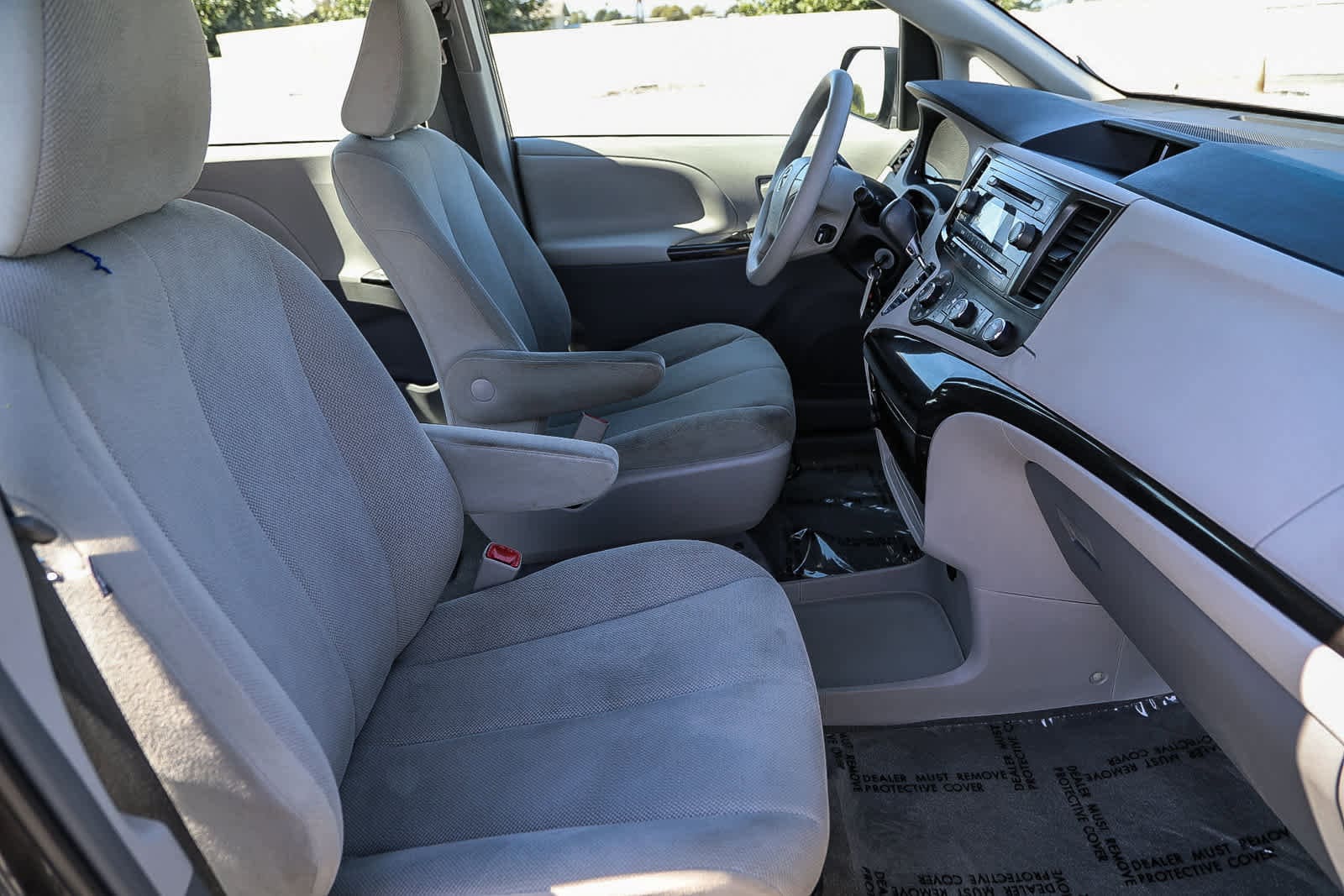 2012 Toyota Sienna SE 15