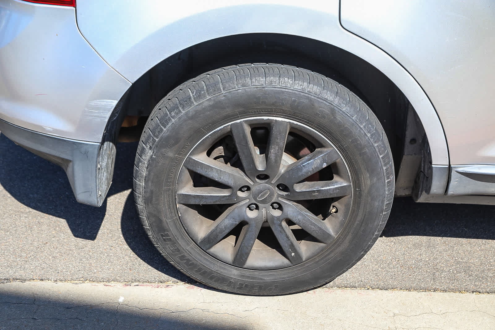Thumbnail: 2011 Ford Edge - 13