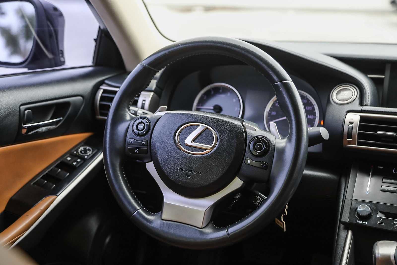 Thumbnail: 2014 Lexus IS - 14