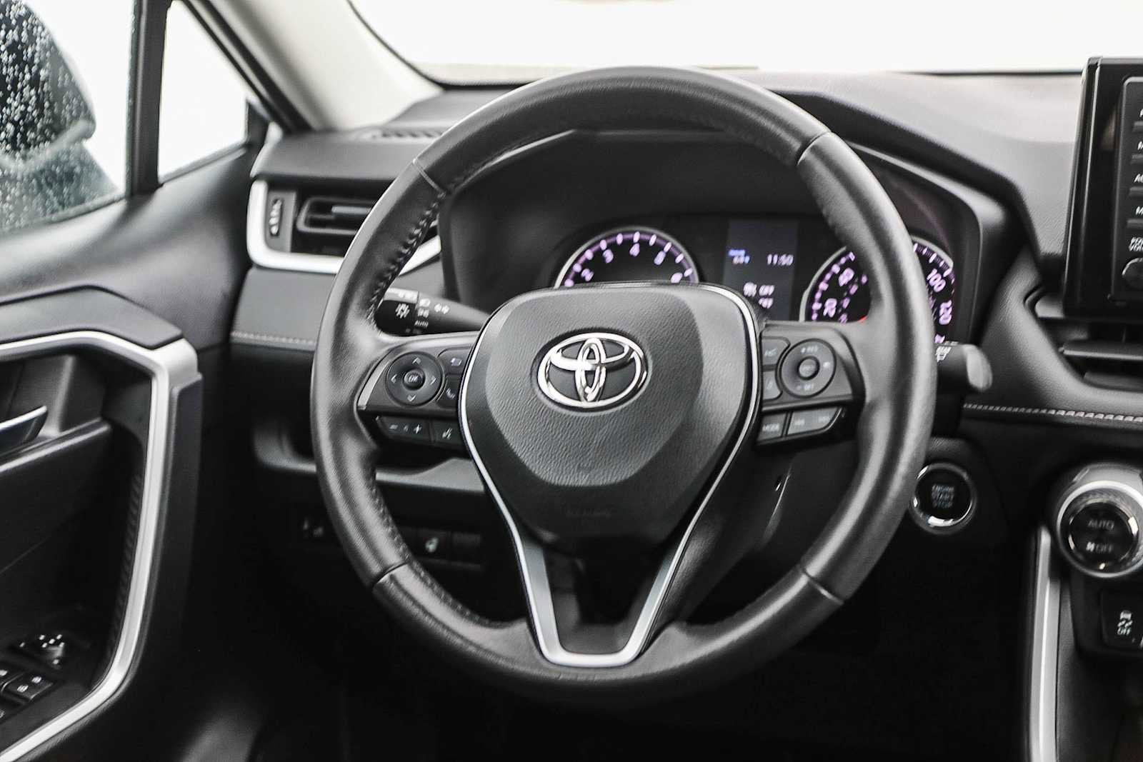 Thumbnail: 2022 Toyota RAV4 - 16