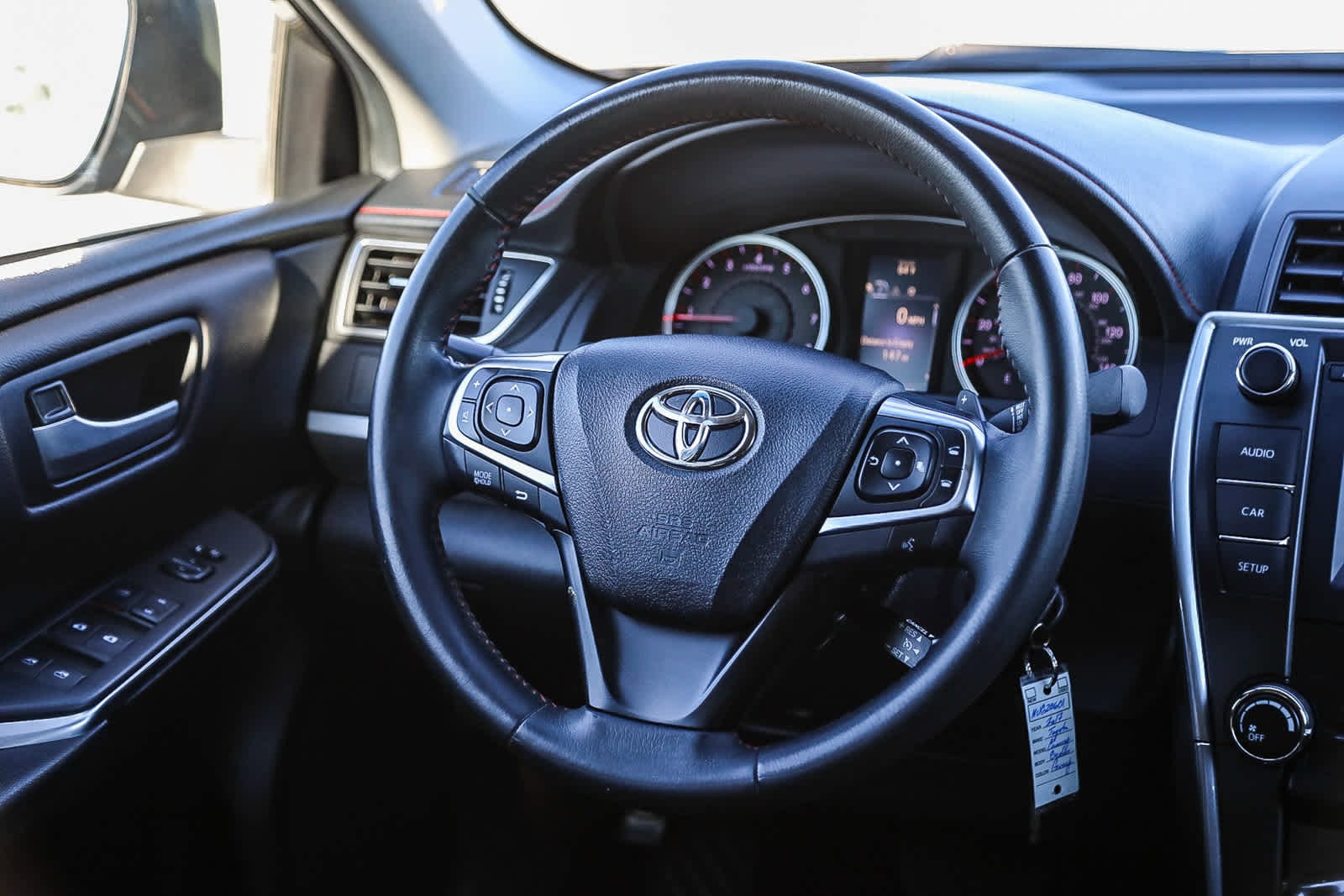 Thumbnail: 2017 Toyota Camry - 15