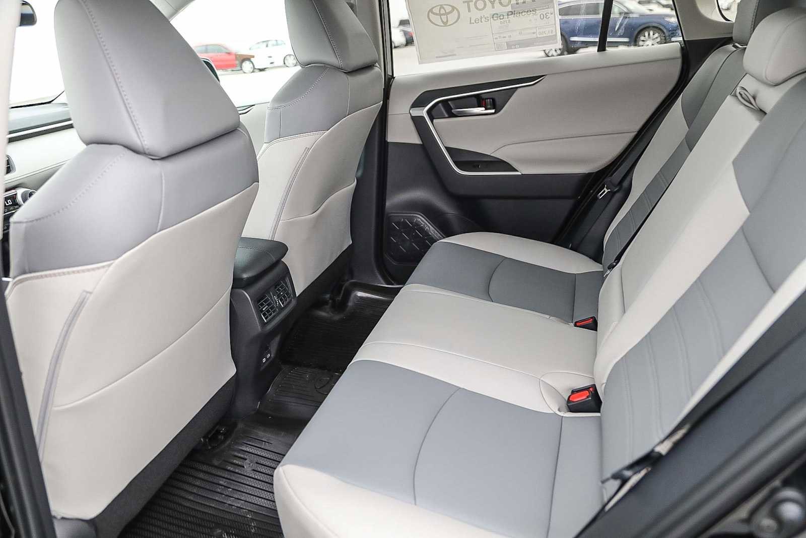 Thumbnail: 2025 Toyota RAV4 - 20