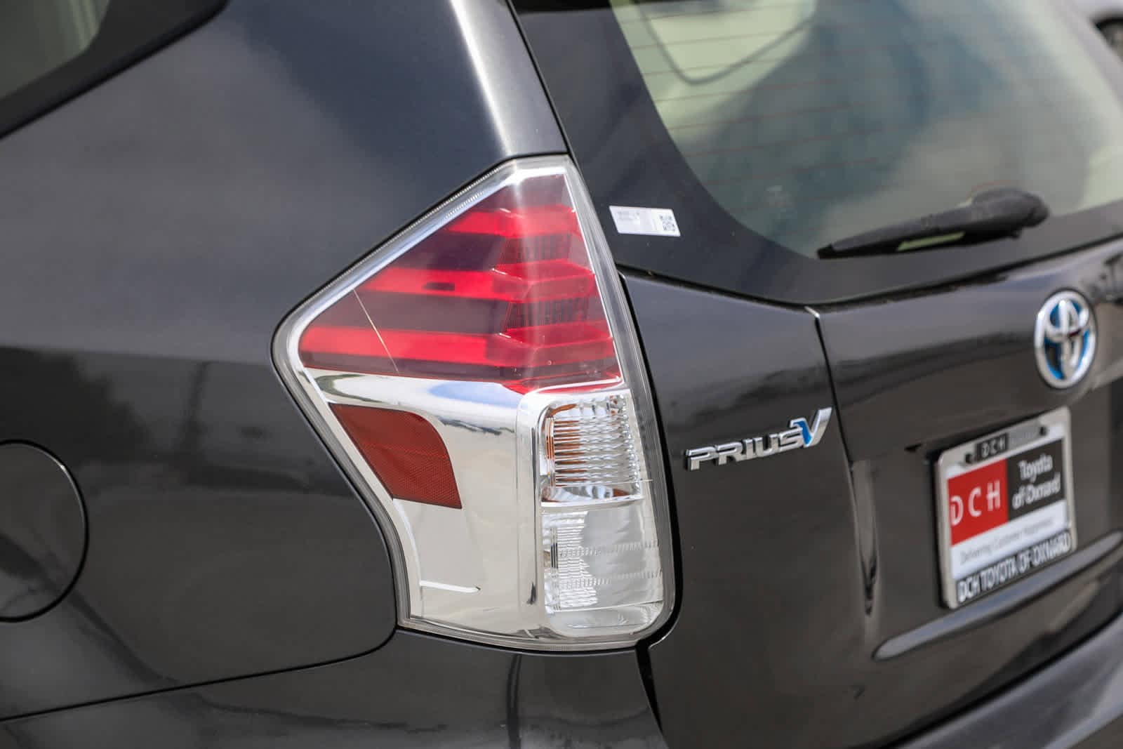Thumbnail: 2015 Toyota Prius v - 8