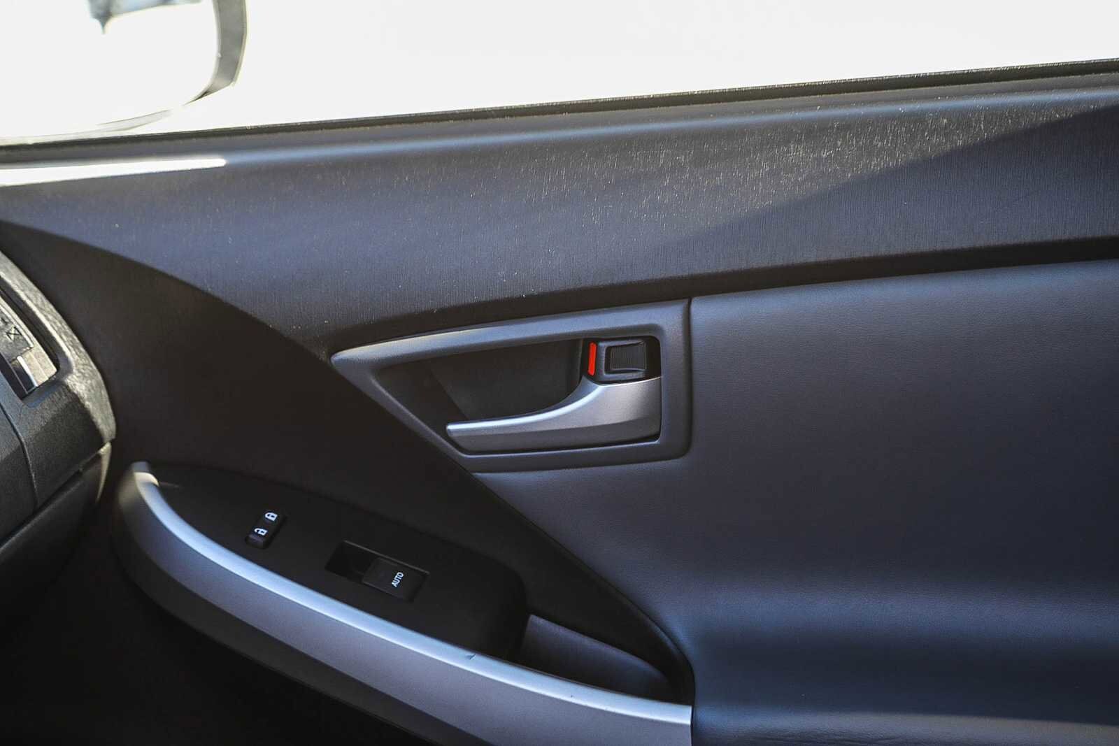 Thumbnail: 2015 Toyota Prius - 21