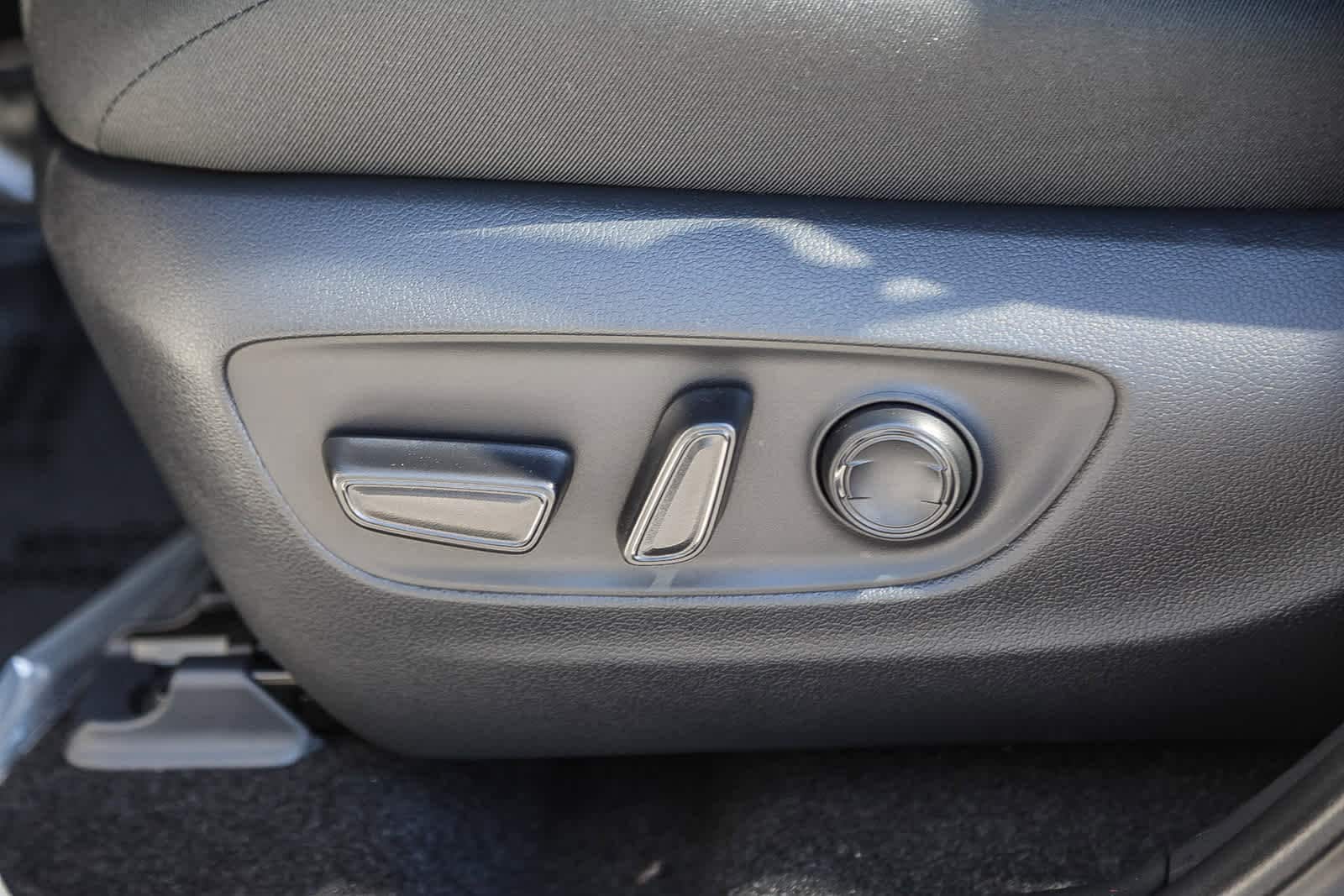 Thumbnail: 2025 Toyota RAV4 - 20