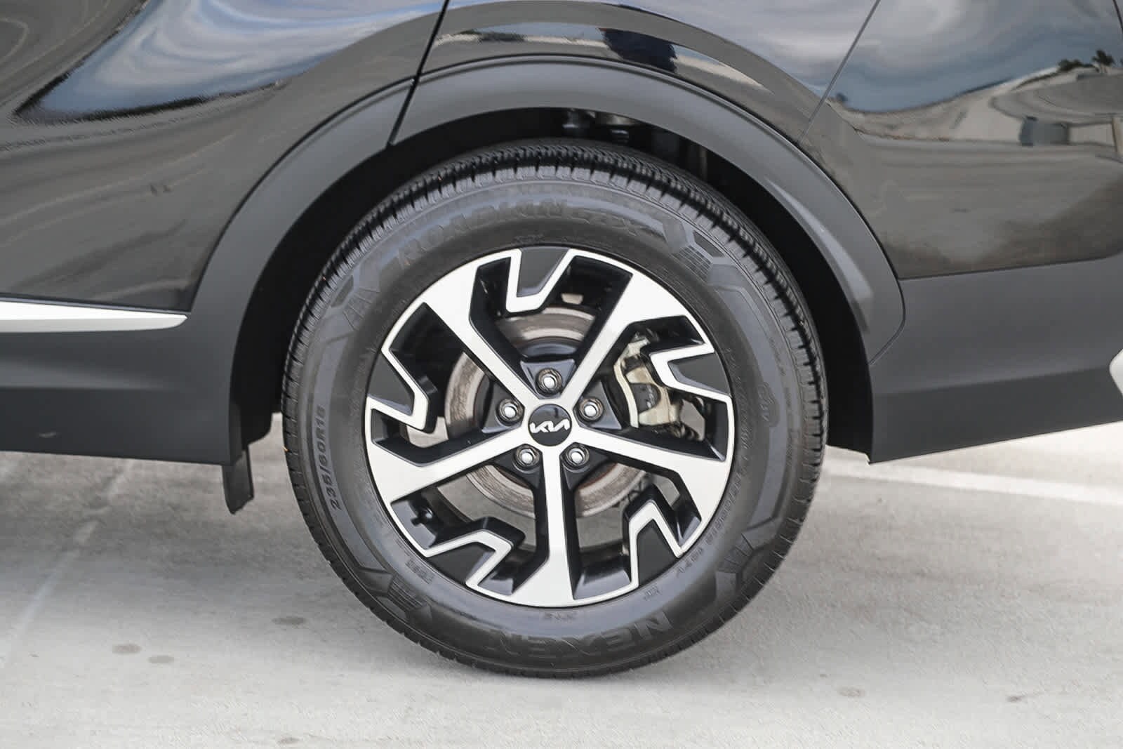 Thumbnail: 2023 Kia Sportage - 11