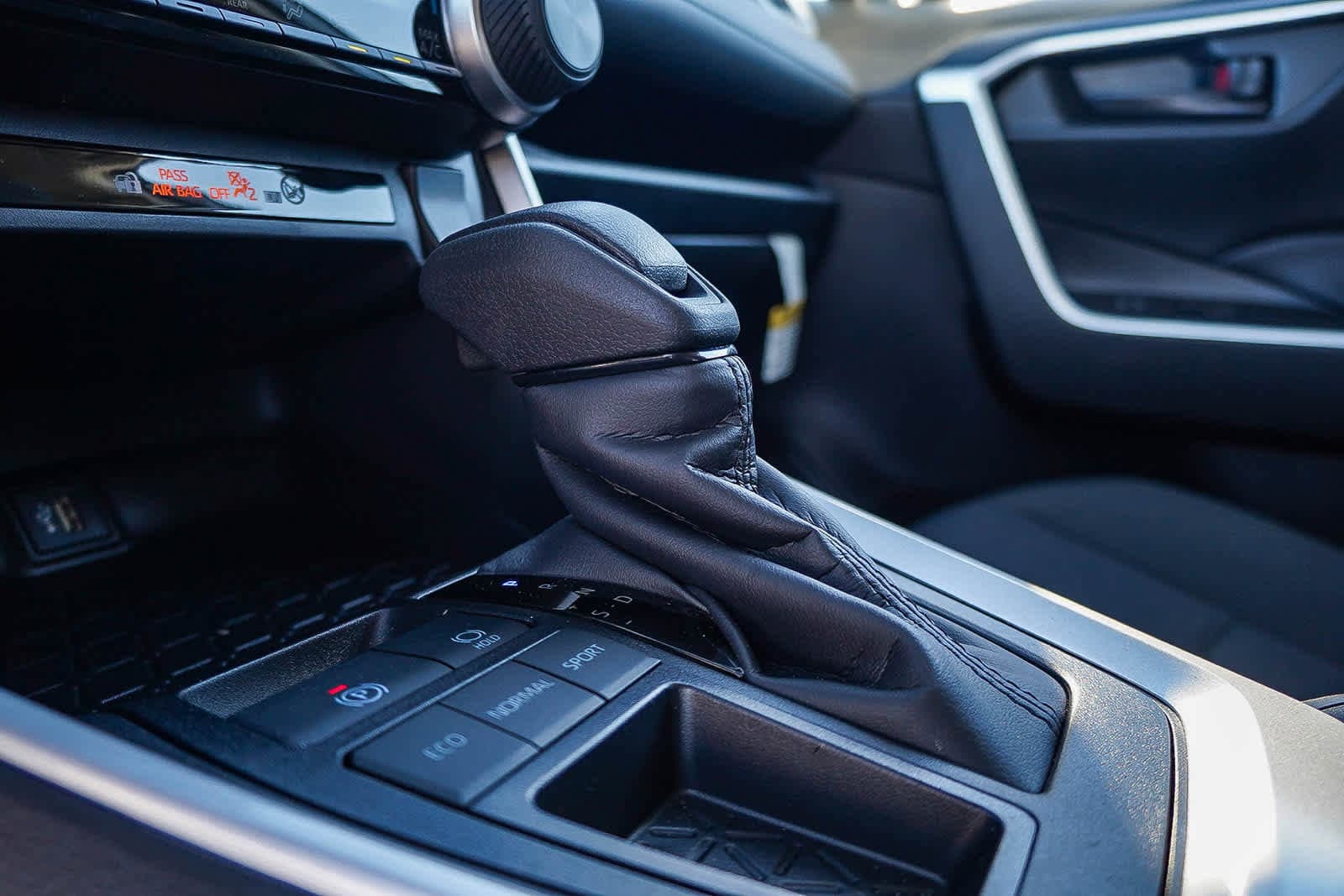 Thumbnail: 2025 Toyota RAV4 - 27