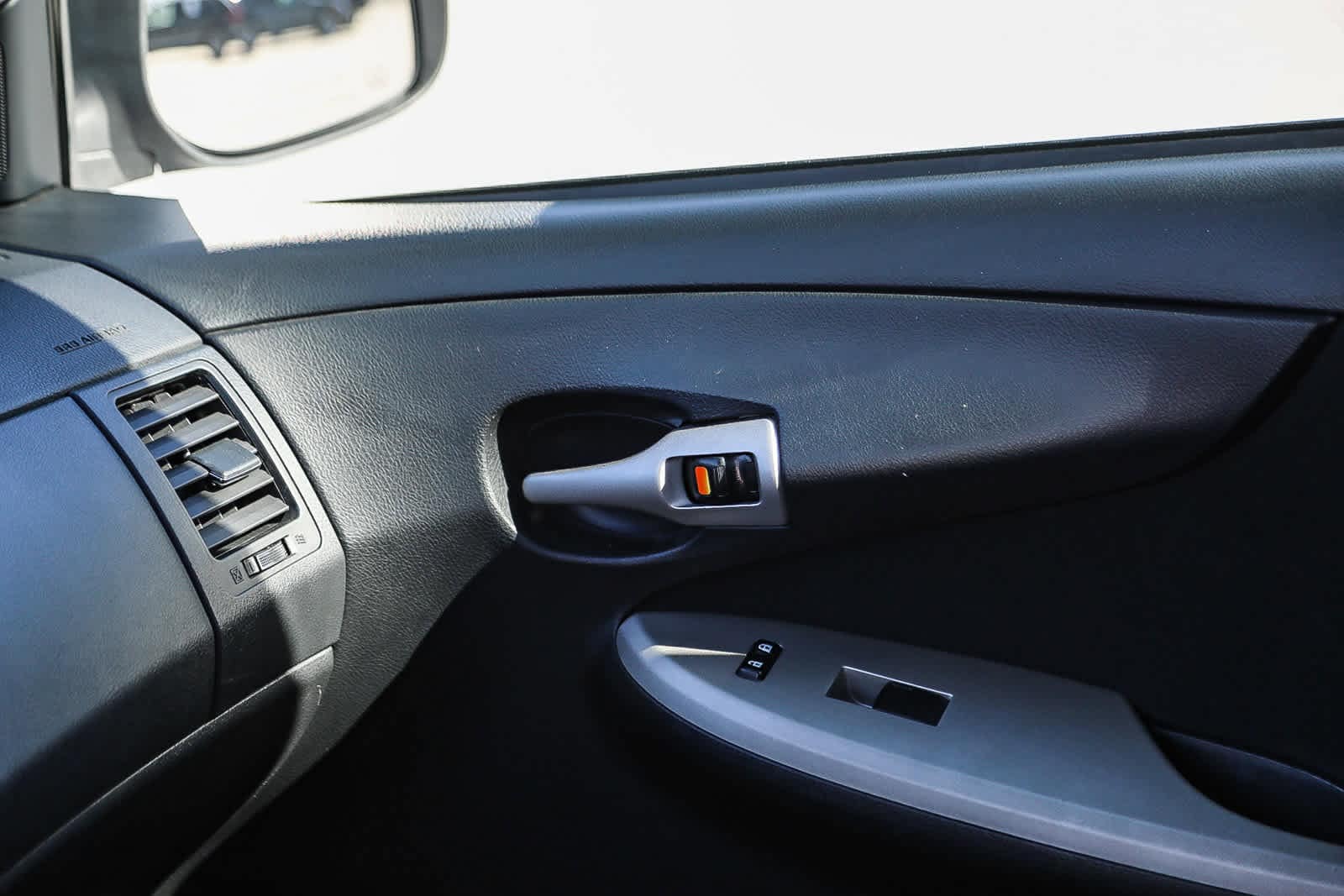 Thumbnail: 2010 Toyota Corolla - 21