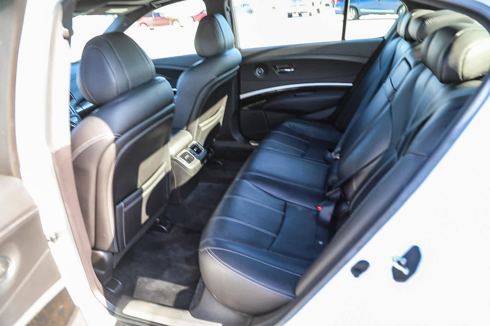 Thumbnail: 2018 Acura RLX - 18