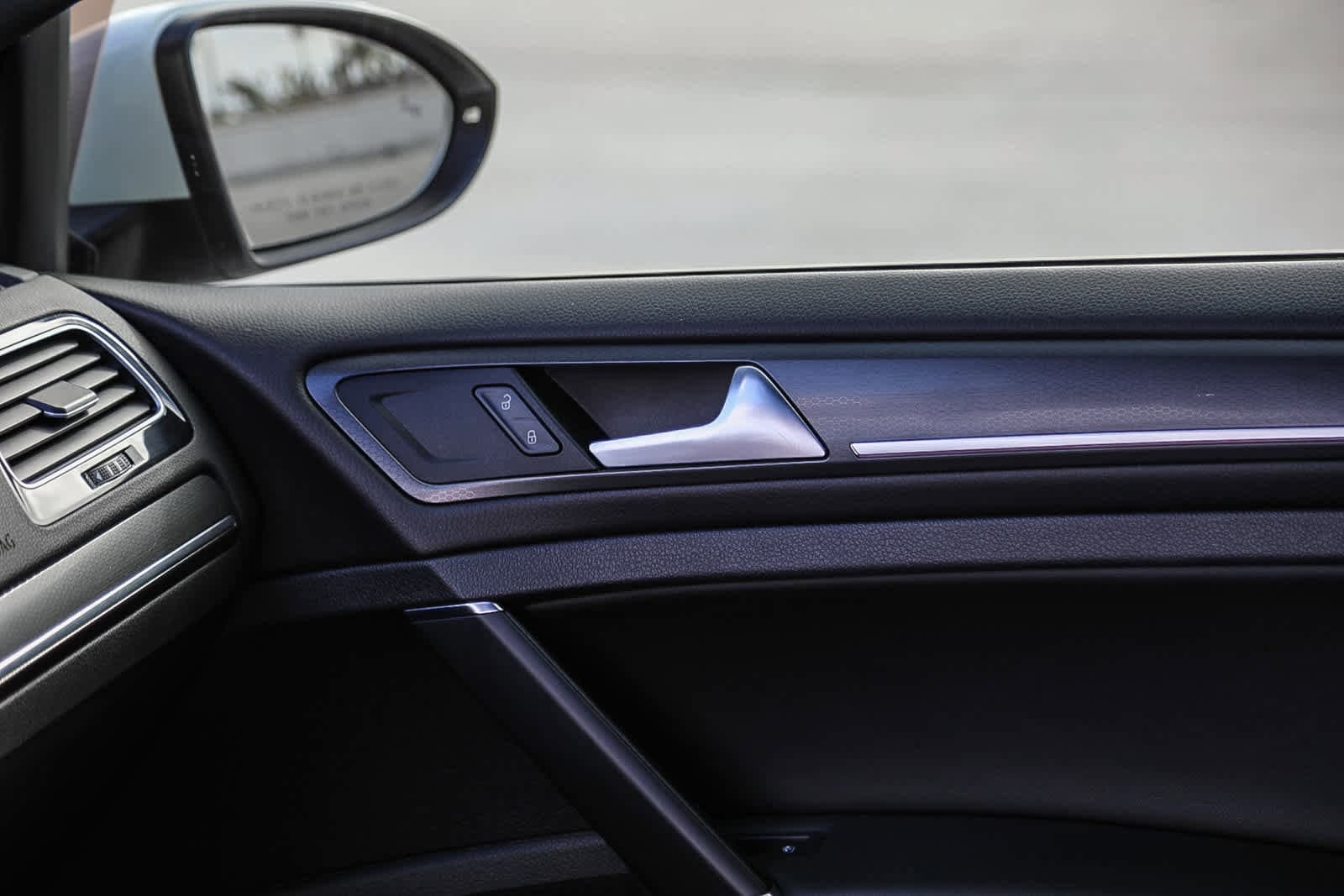 Thumbnail: 2018 Volkswagen Golf - 20