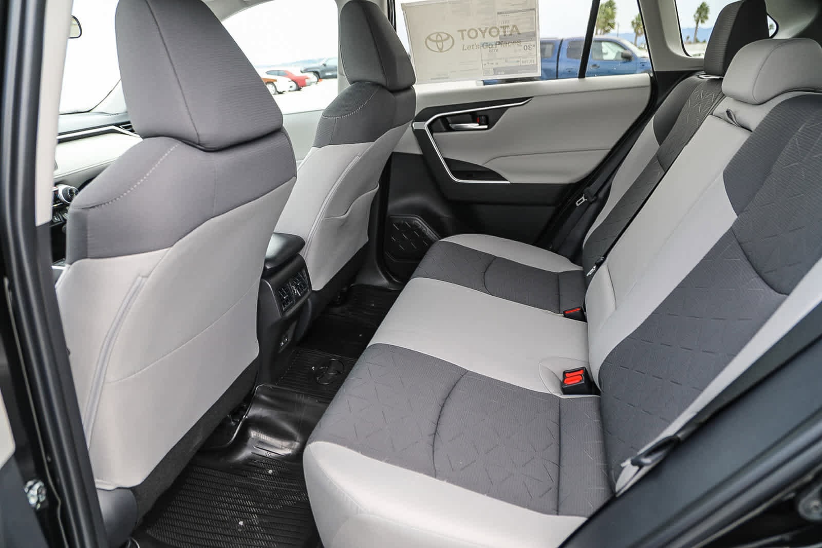 Thumbnail: 2025 Toyota RAV4 - 20