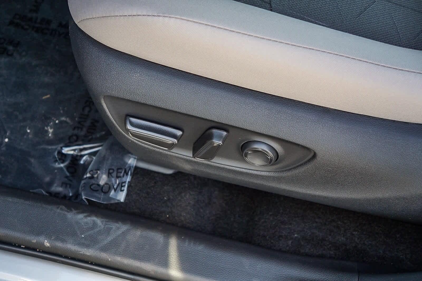 Thumbnail: 2025 Toyota RAV4 - 28