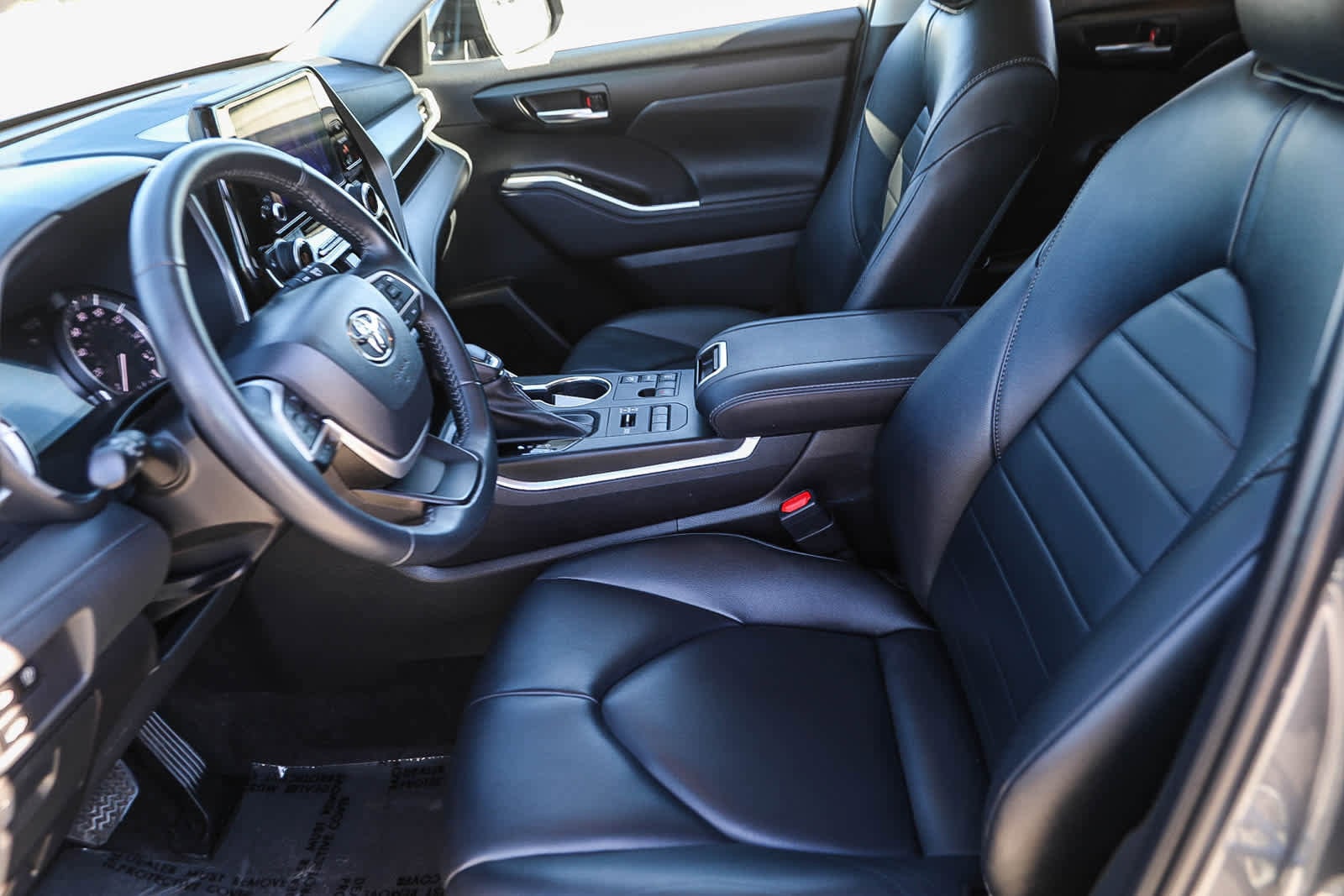 Thumbnail: 2023 Toyota Highlander - 17