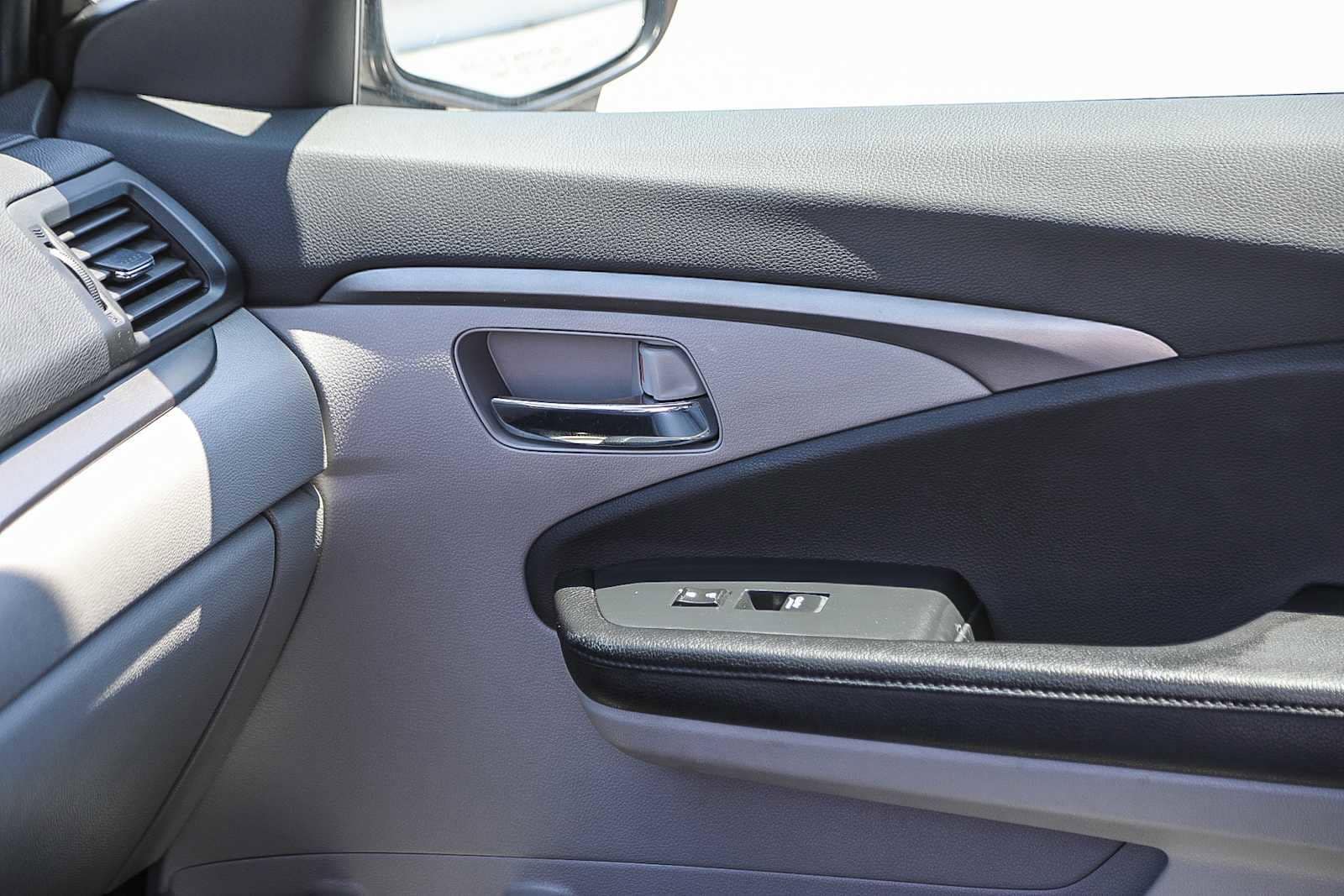 Thumbnail: 2016 Honda Pilot - 20