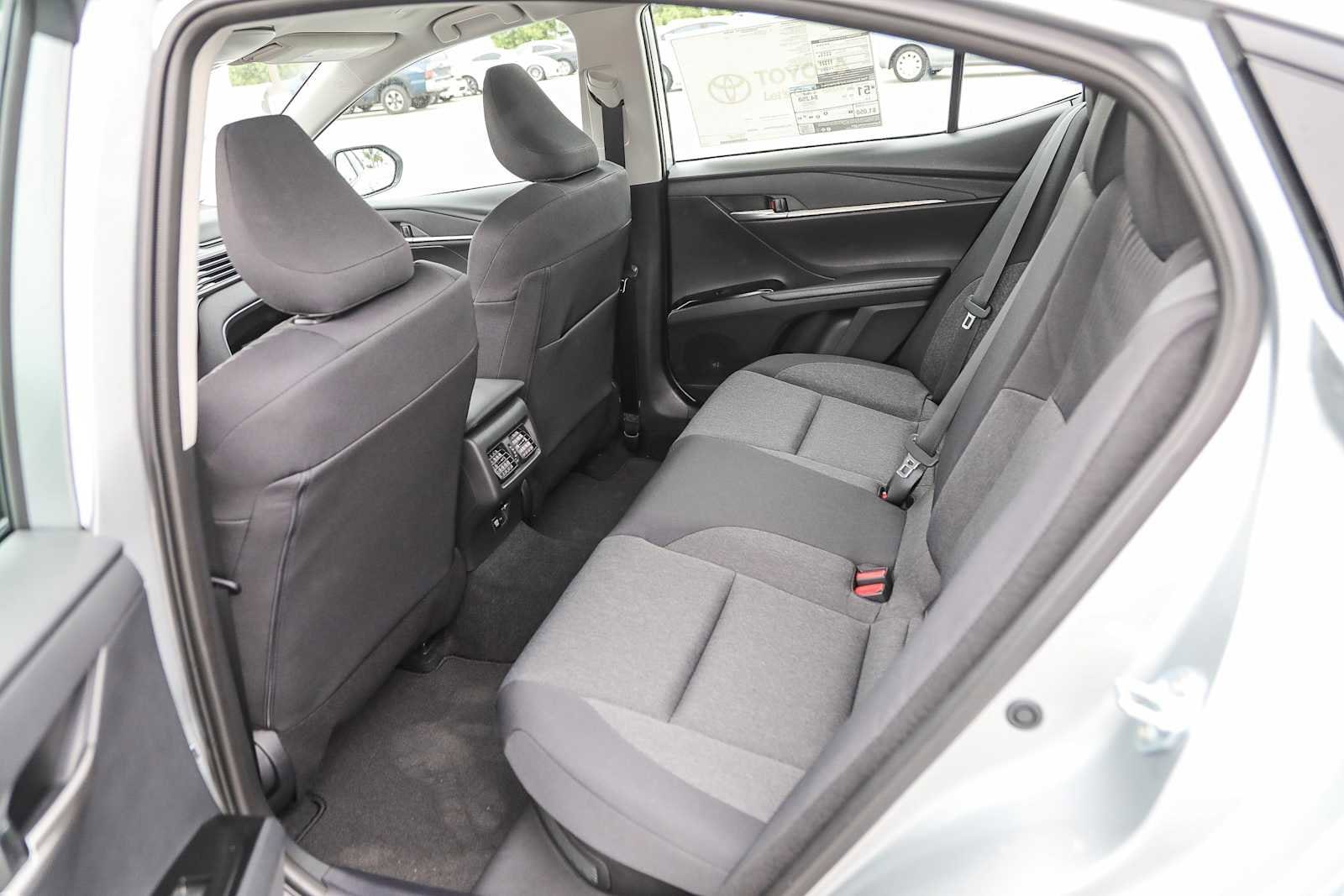 2025 Toyota Camry LE 19