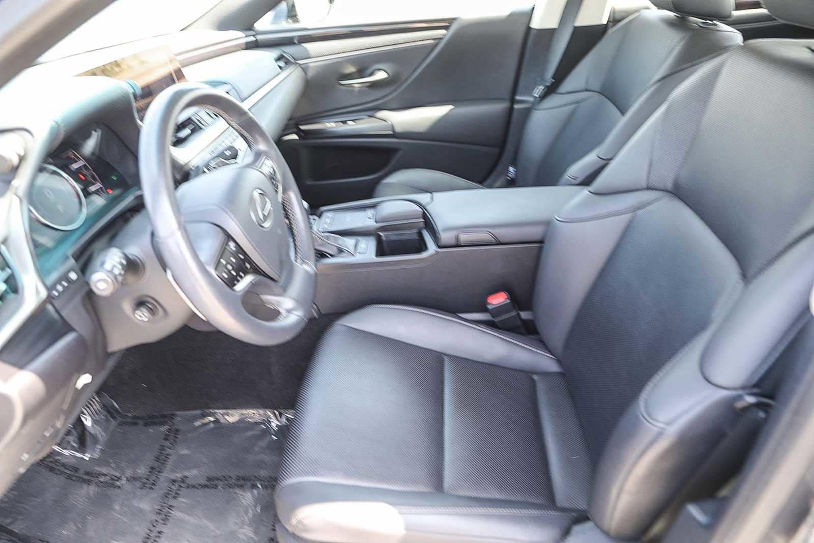 Thumbnail: 2021 Lexus ES - 16