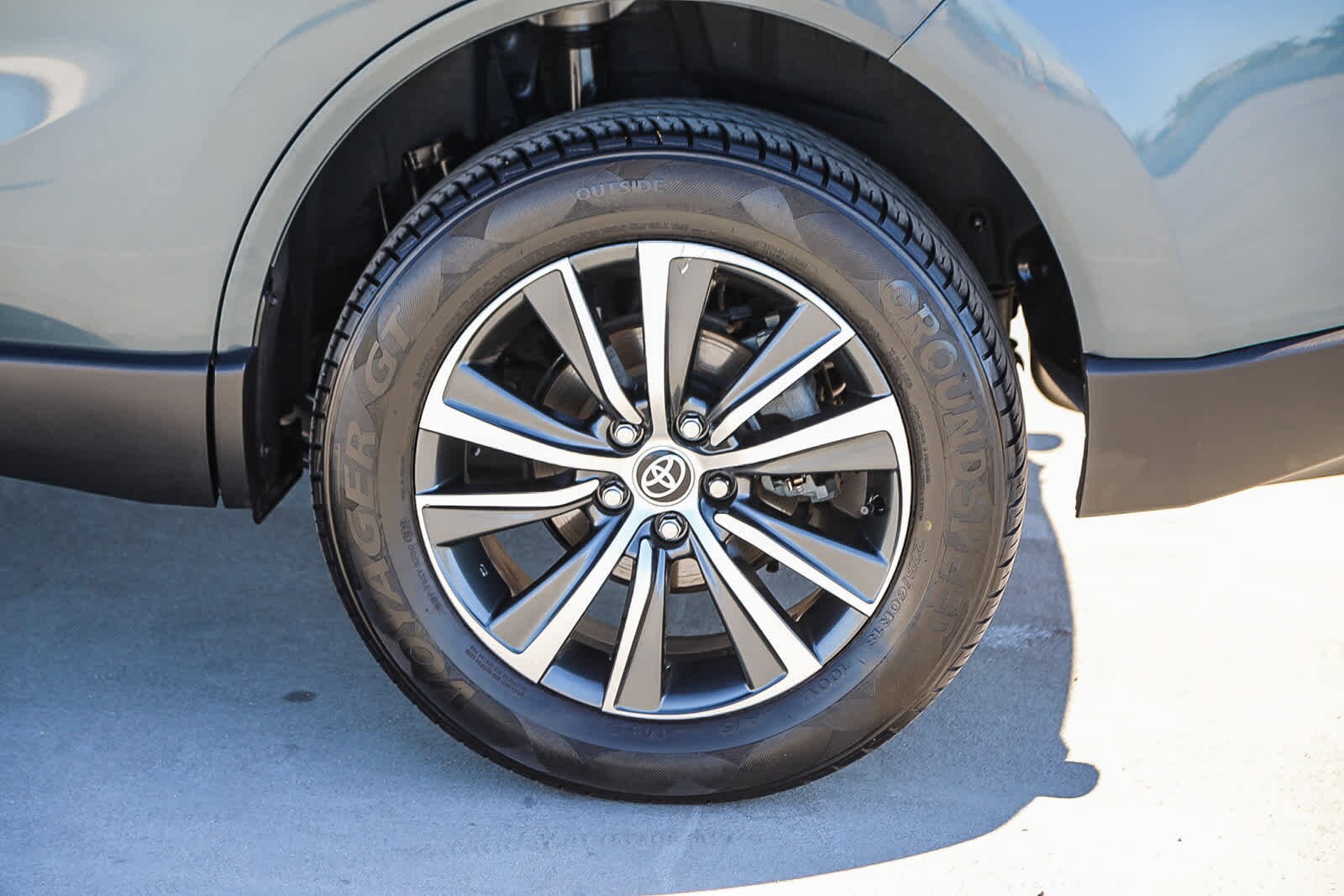 Thumbnail: 2021 Toyota Venza - 10