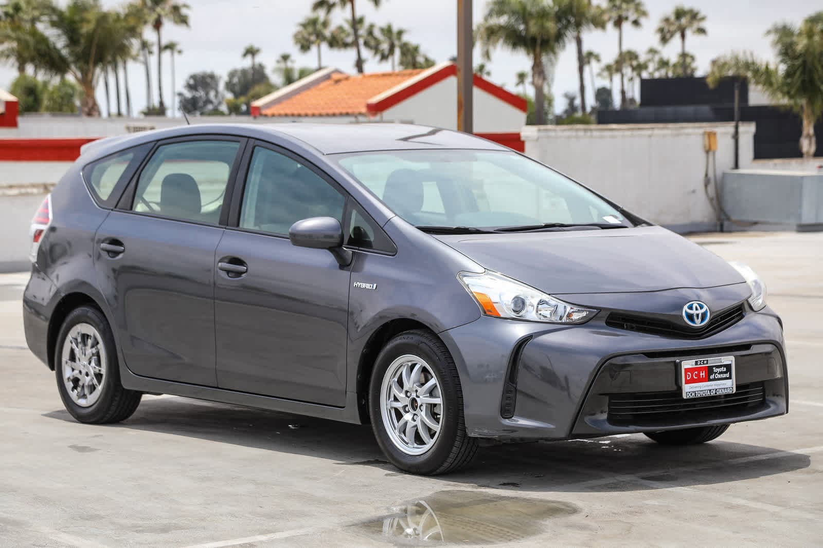 Thumbnail: 2015 Toyota Prius v - 3