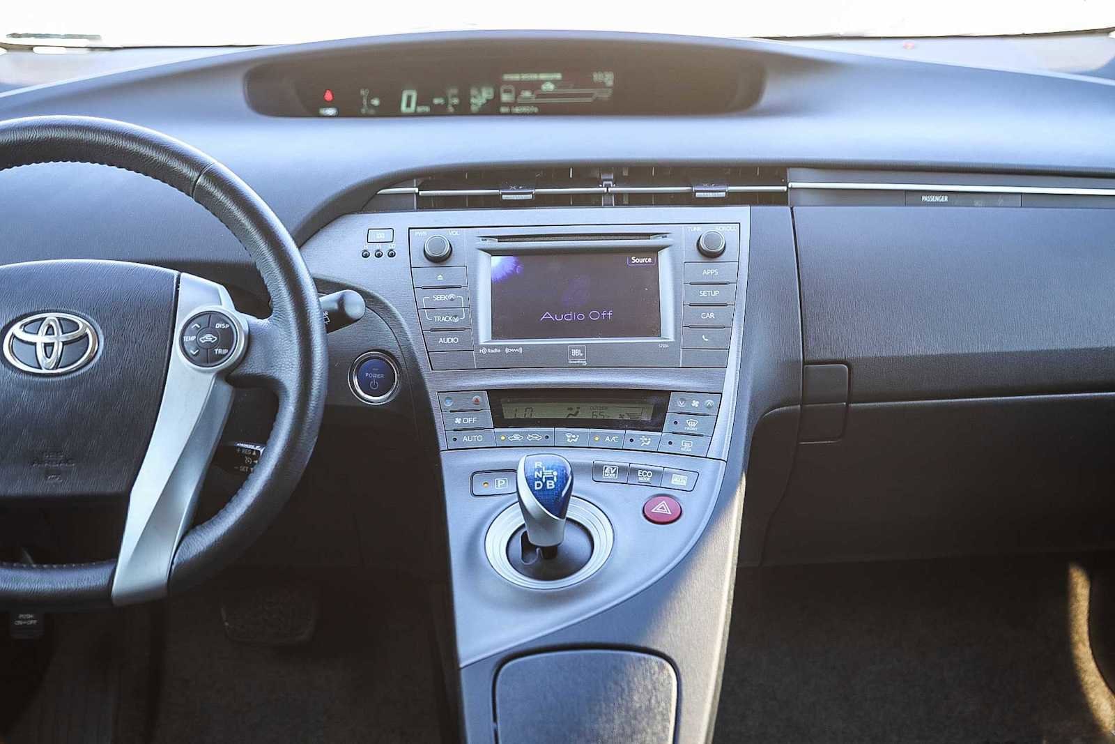 Thumbnail: 2015 Toyota Prius - 13