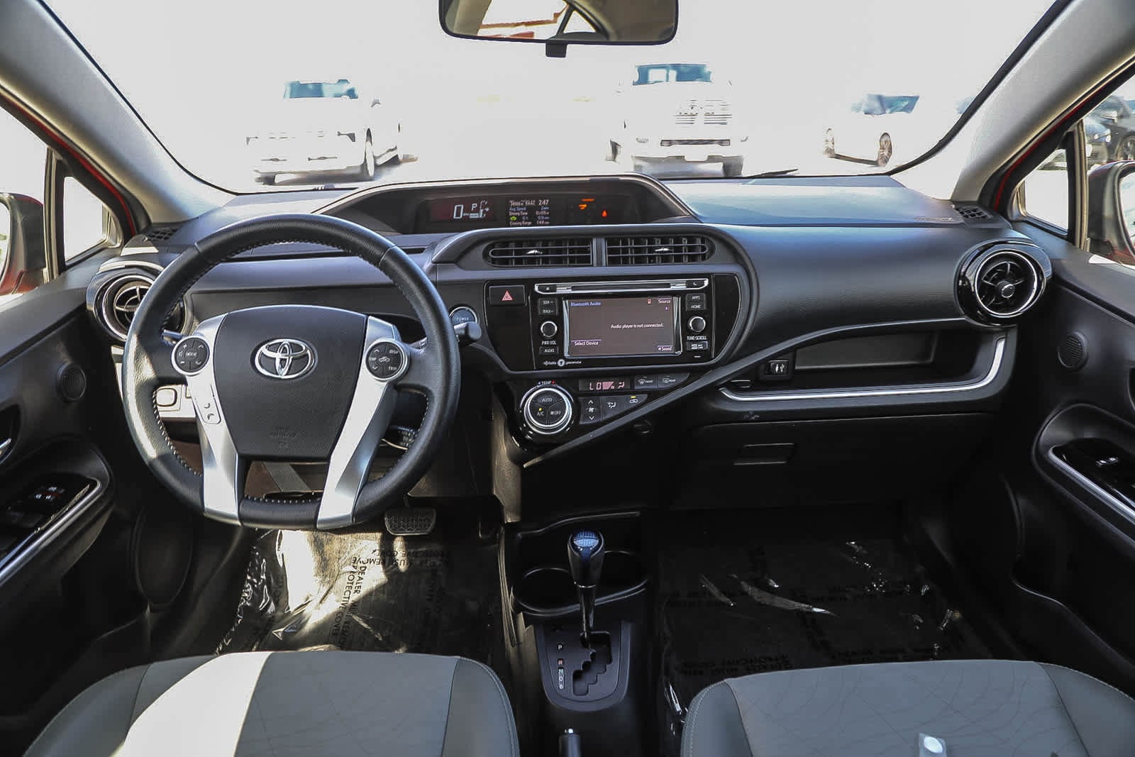 Thumbnail: 2015 Toyota Prius c - 12