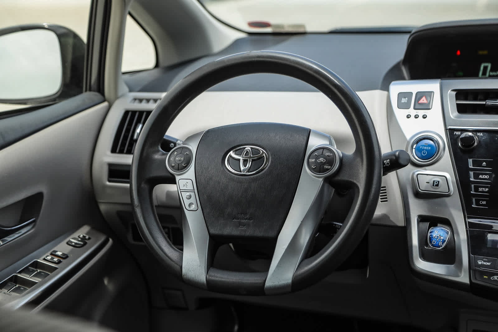 Thumbnail: 2015 Toyota Prius v - 14