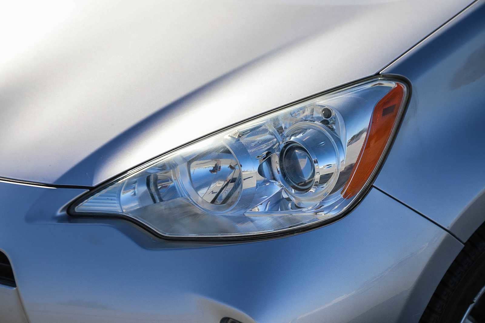 Thumbnail: 2012 Toyota Prius c - 8