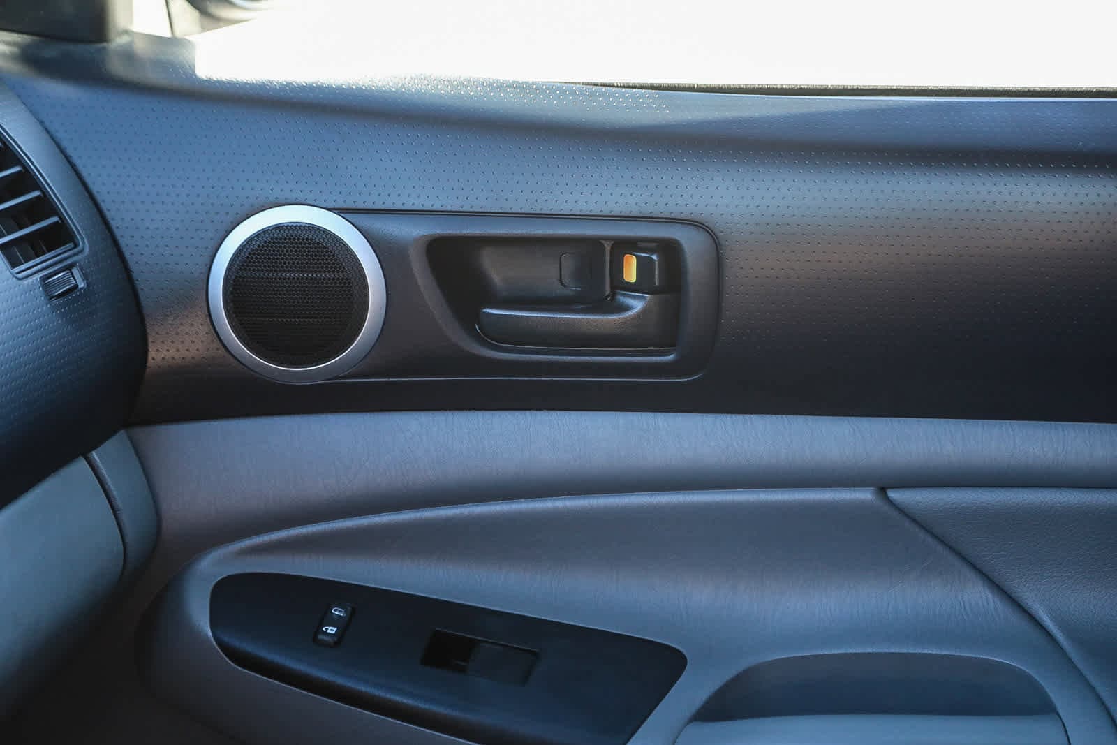 Thumbnail: 2013 Toyota Tacoma - 22