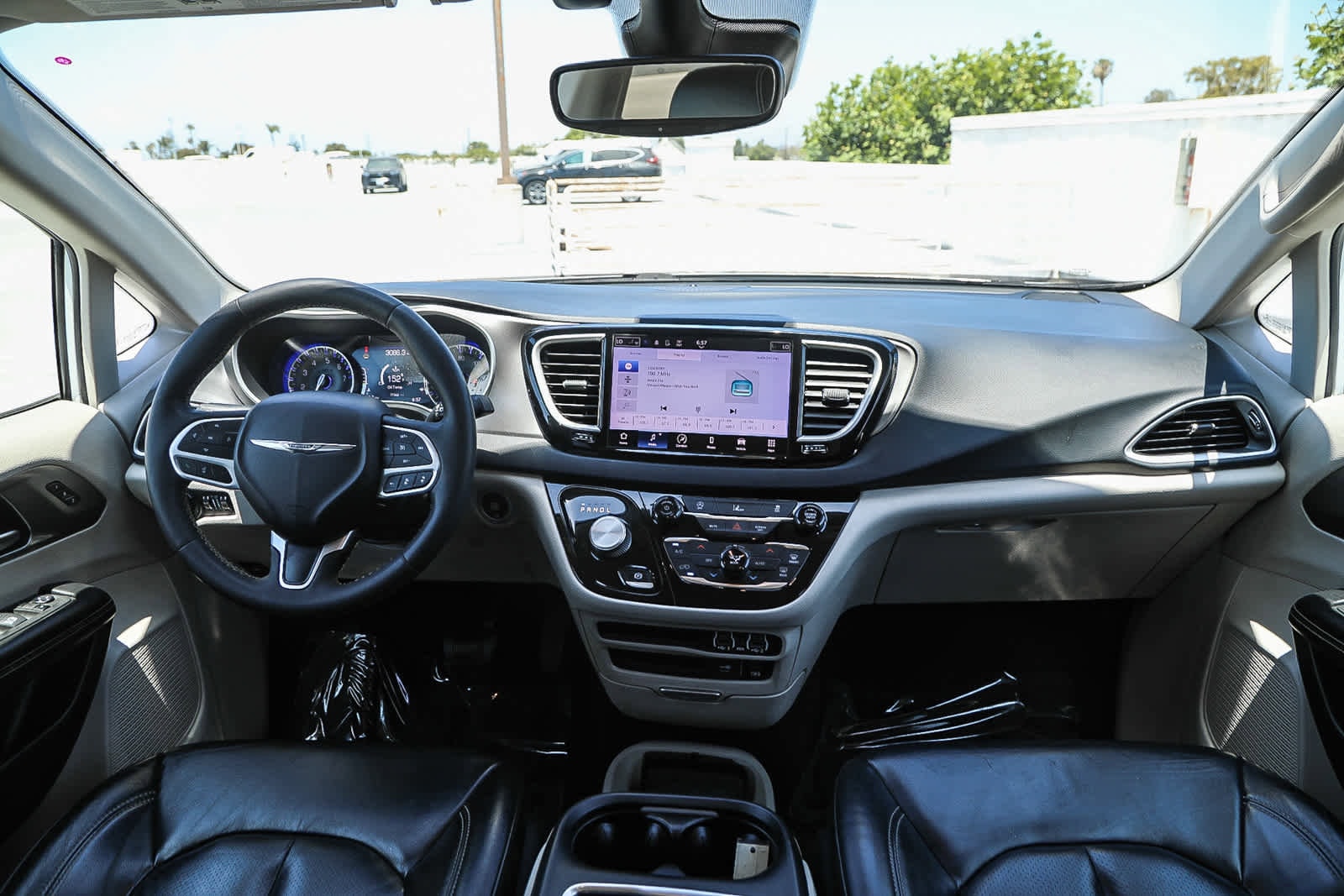 Thumbnail: 2022 Chrysler Pacifica - 11