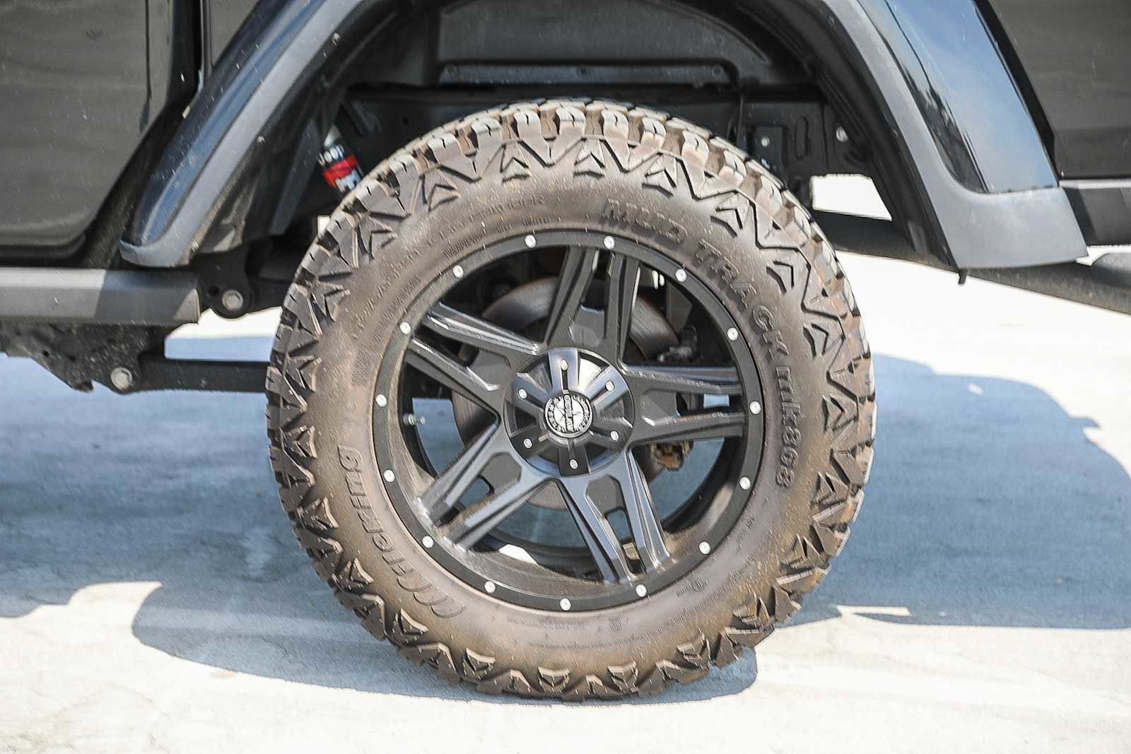 Thumbnail: 2020 Jeep Gladiator - 10