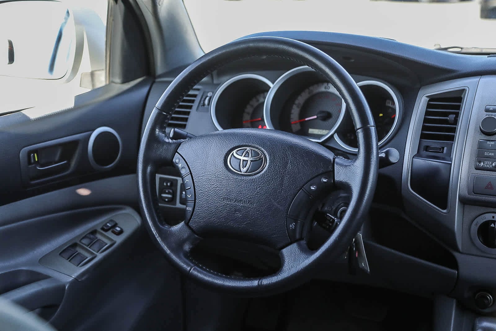 Thumbnail: 2011 Toyota Tacoma - 15