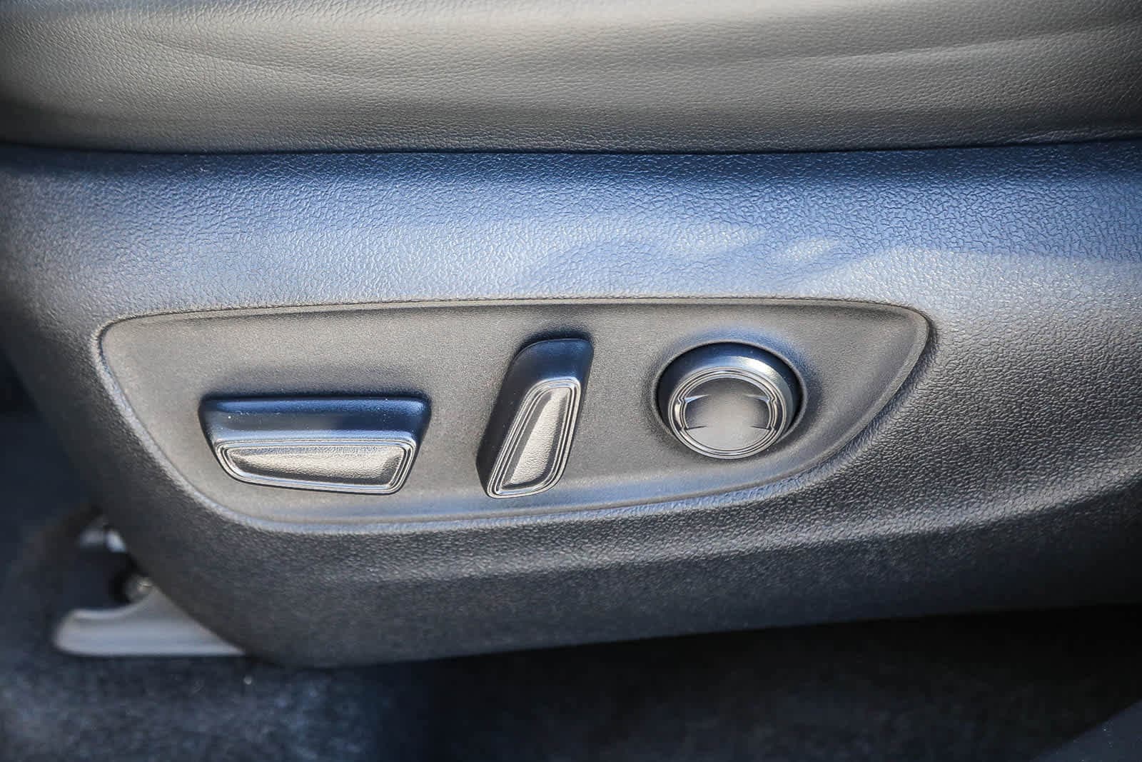 Thumbnail: 2023 Toyota Highlander - 20