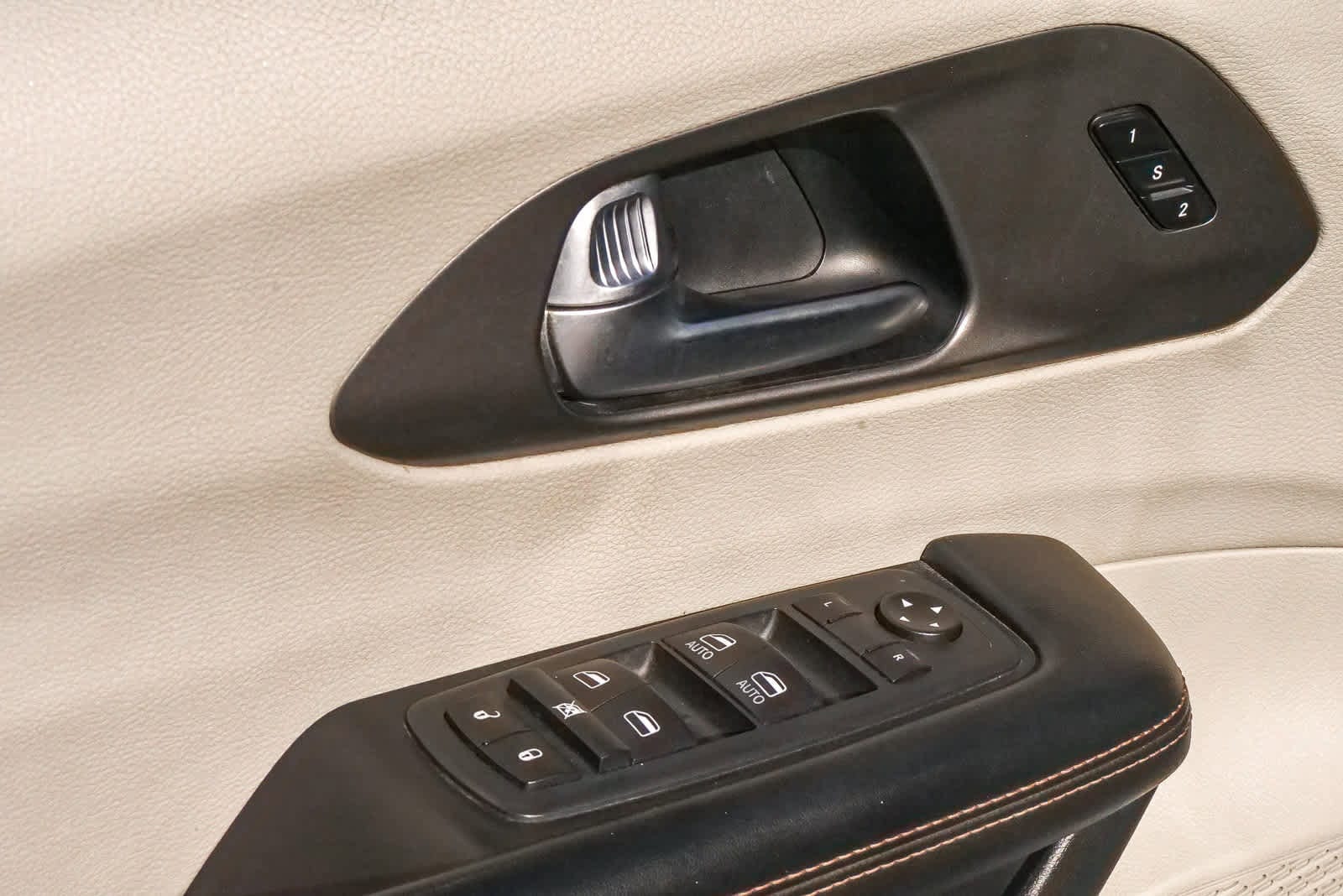 Thumbnail: 2020 Chrysler Pacifica - 21